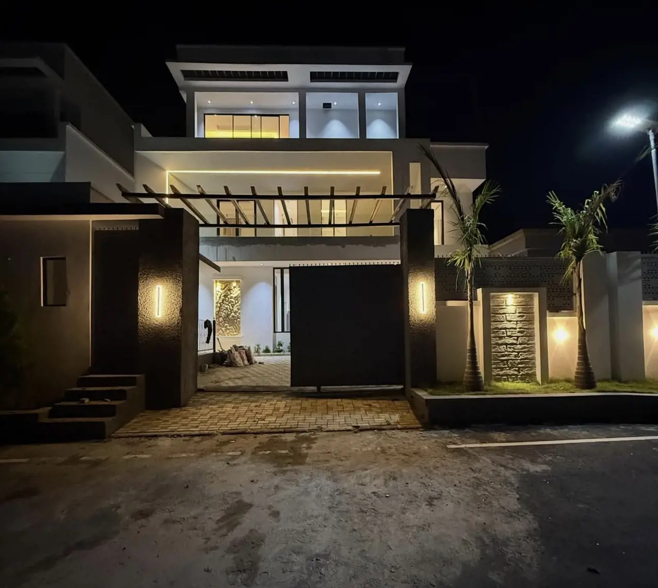5 Bedroom Detached Duplex