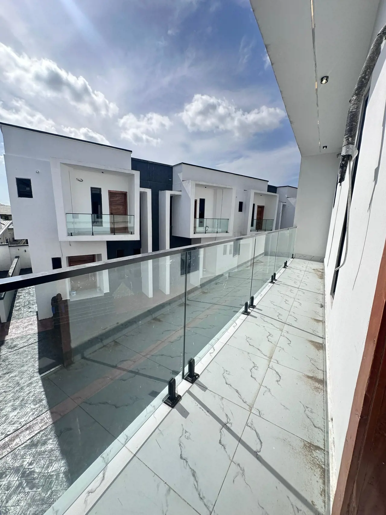 4 BEDROOM SEMI-DETACHED DUPLEX