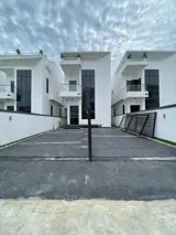 NEWLY BUILT  5 BEDROOM DUPLEX