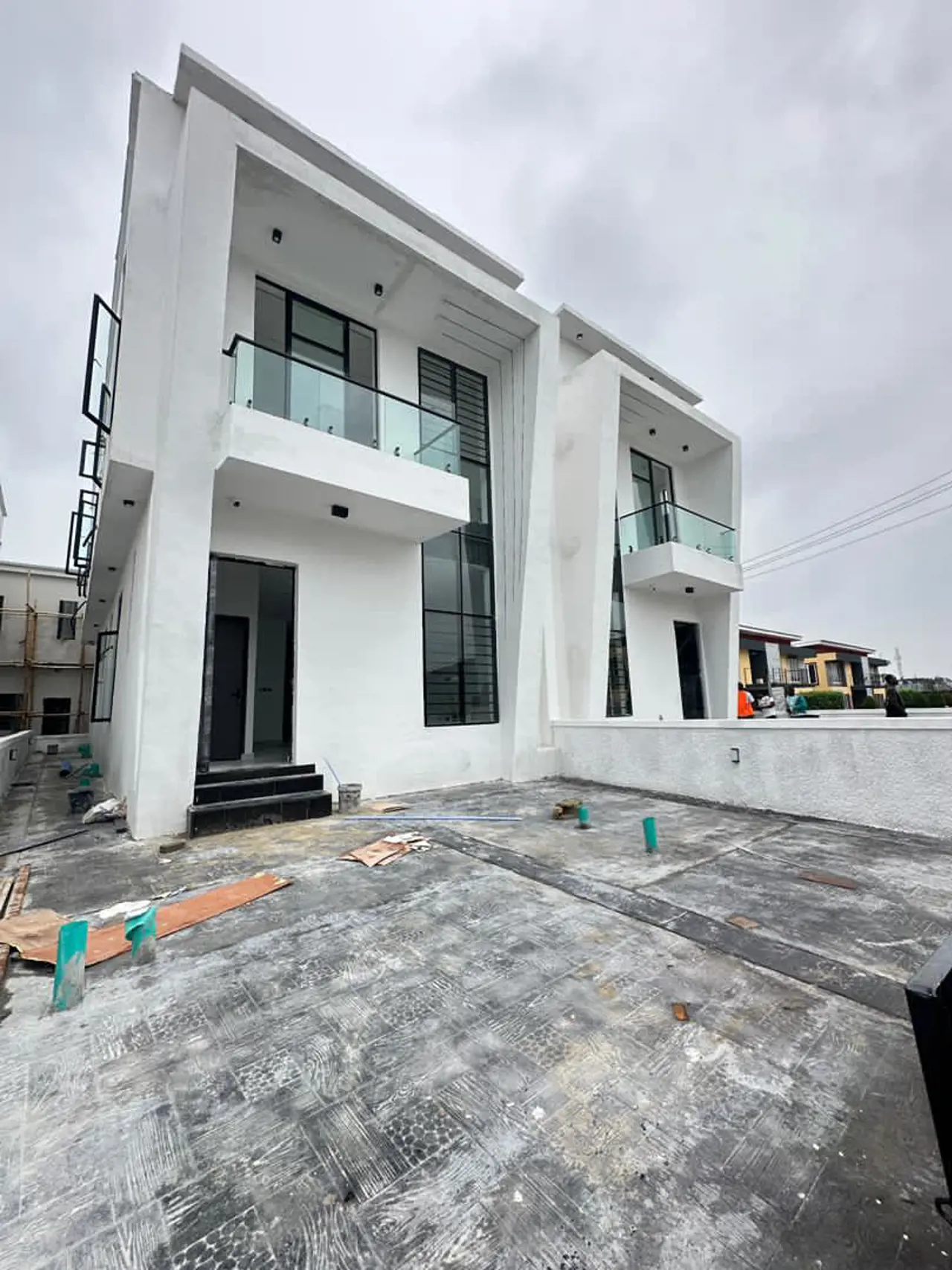 UNIQUELY-BUILT 4 BEDROOM DUPLEX