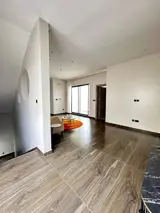 LUXURY 5 BEDROOM DUPLEX WITH GARDEN - photo 2