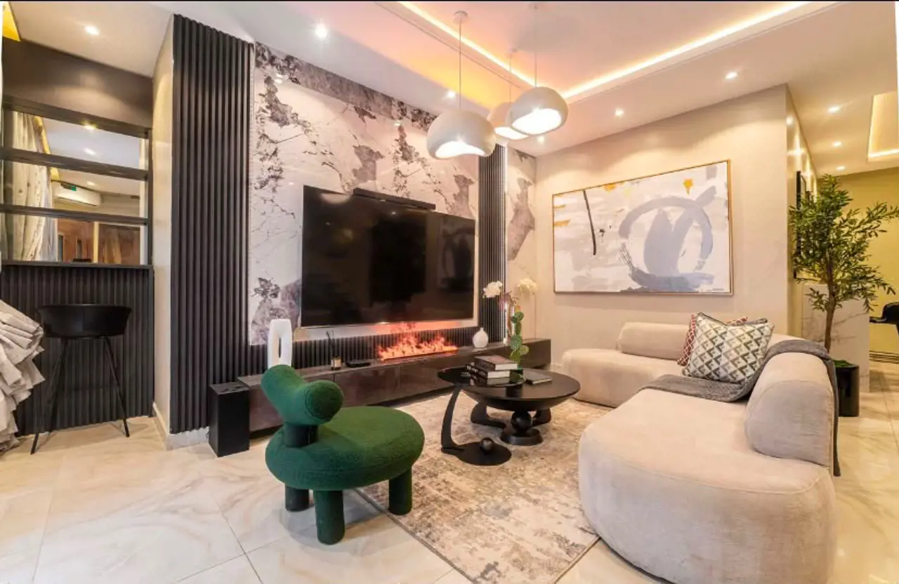FULLY FURNISHED 2BEDROOM MAISONETTE