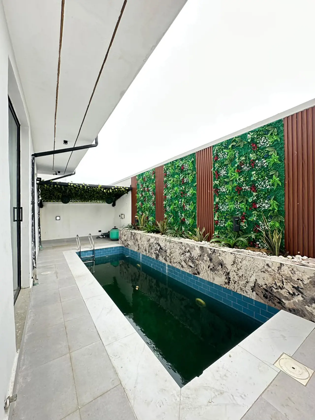 Outstanding Spacious Sophisticated 5 Bedroom
