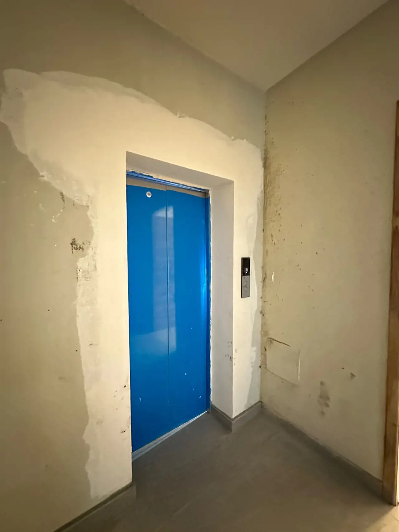 Well Studed 2 Bedroom Apartment with Elevator