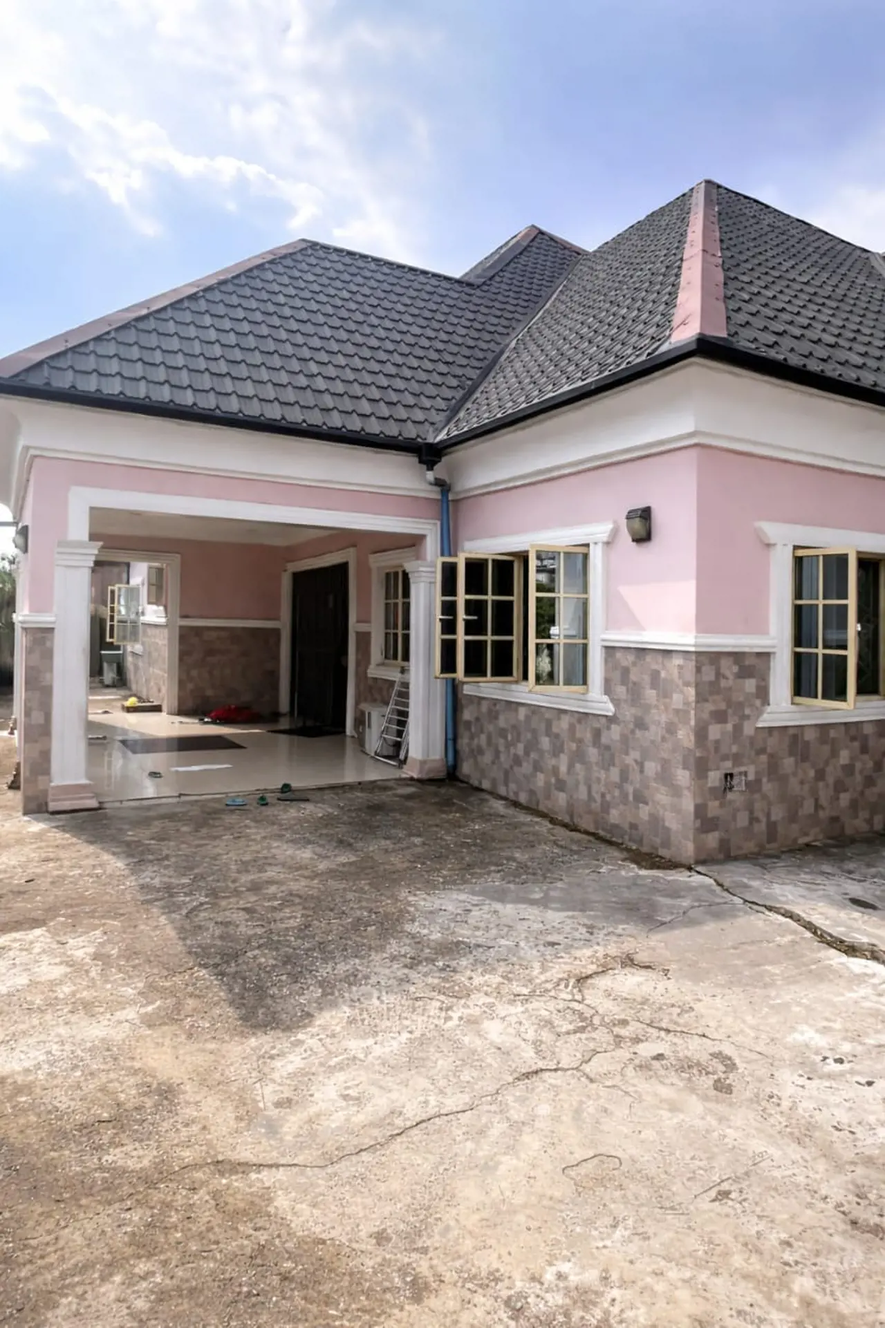 5 Bedroom Bungalow
