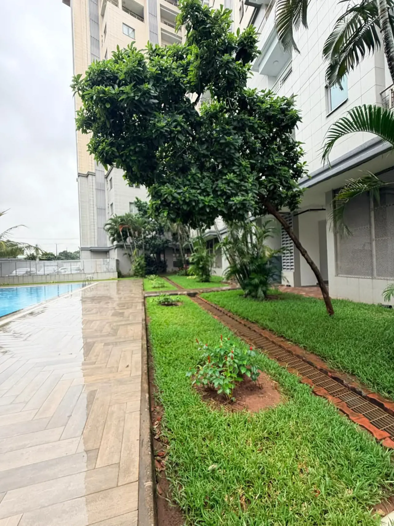 SPACIOUS 4 BEDROOM APARTMENT WITH A STUNNING CITY VIEW