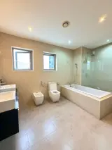 SPACIOUS 4 BEDROOM APARTMENT WITH A STUNNING CITY VIEW - photo 2
