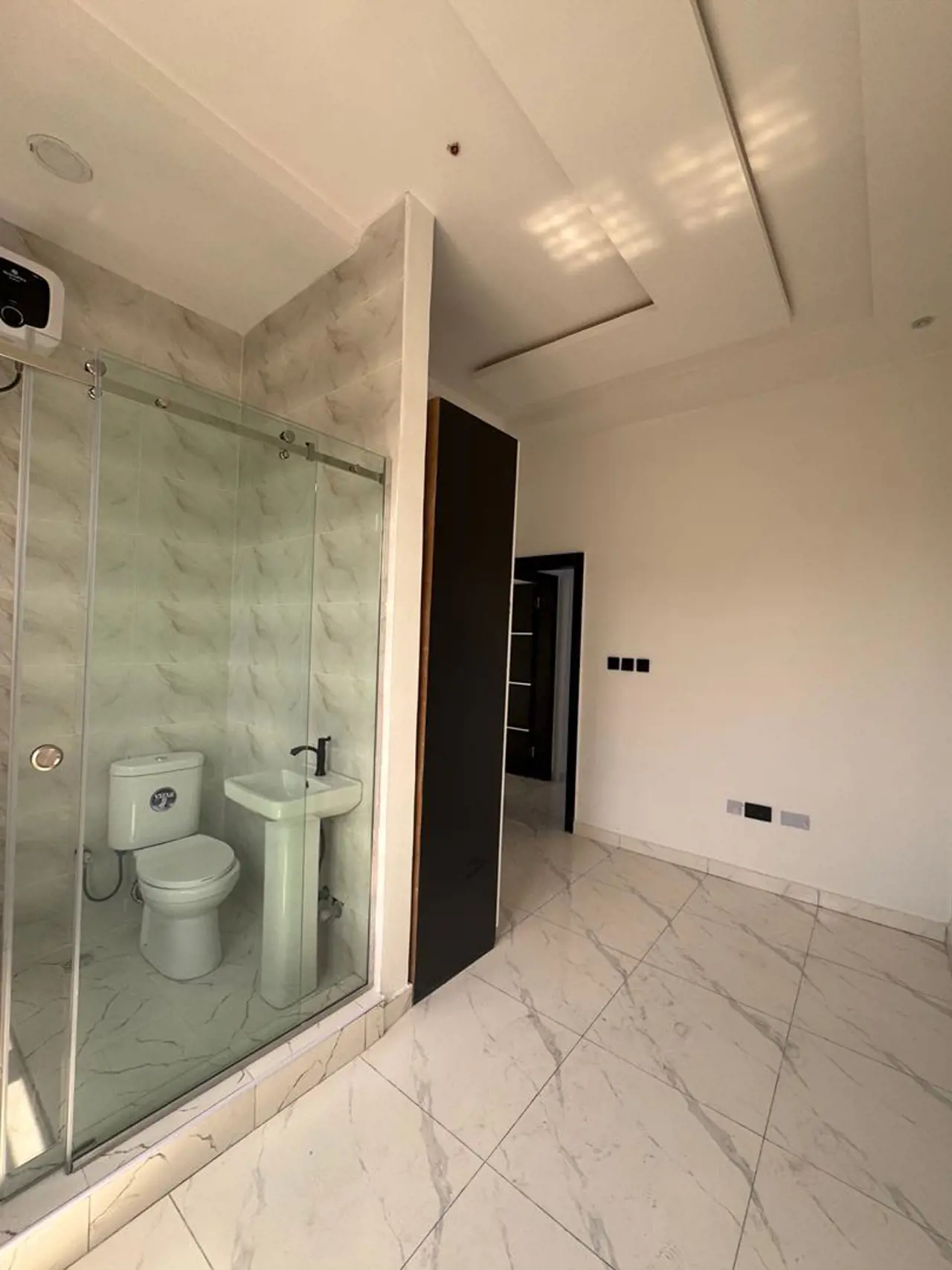 WELL BUILT SPACIOUS 4 BEDROOM DUPLEX
