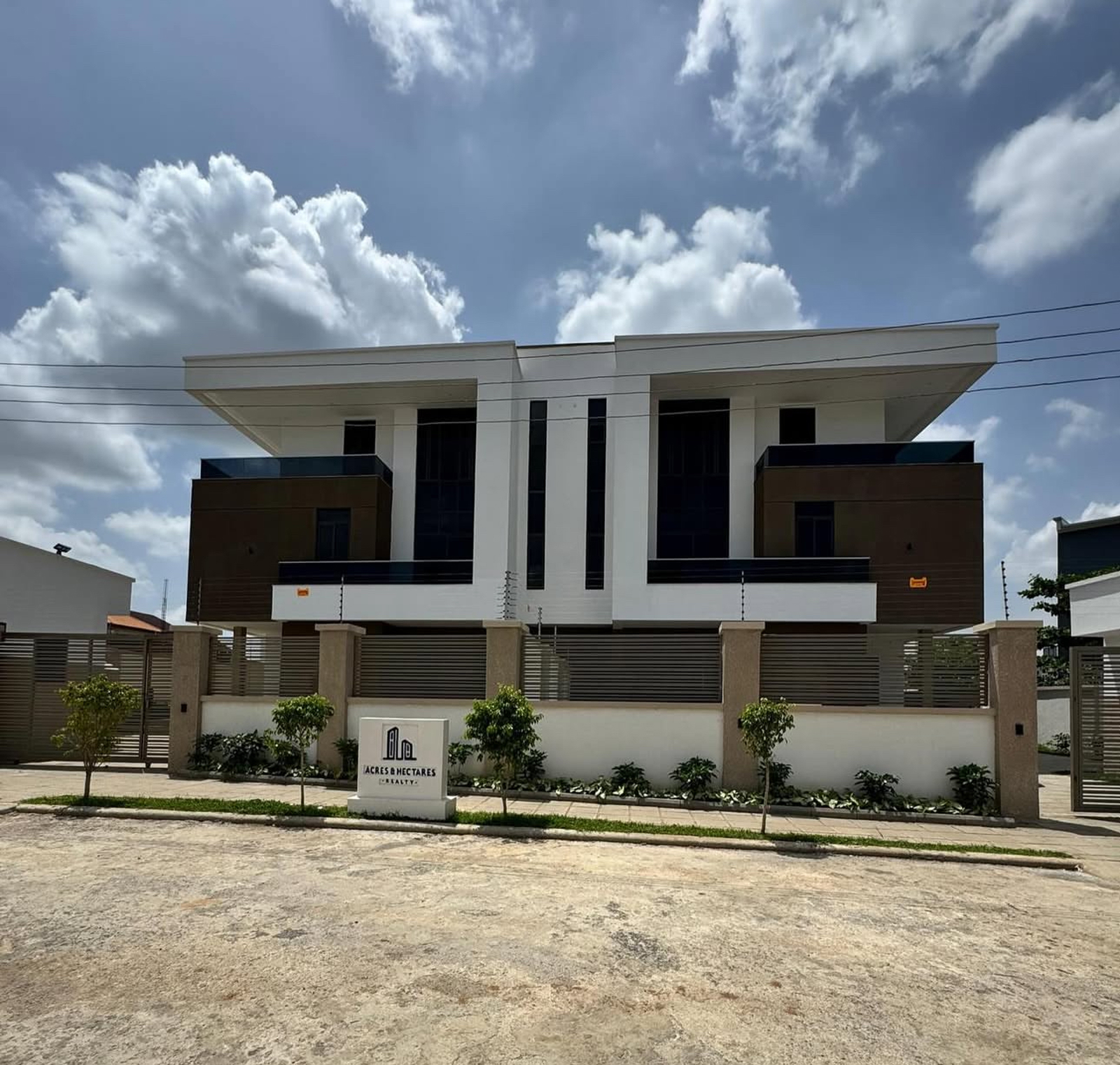 6-bedroom fully detached