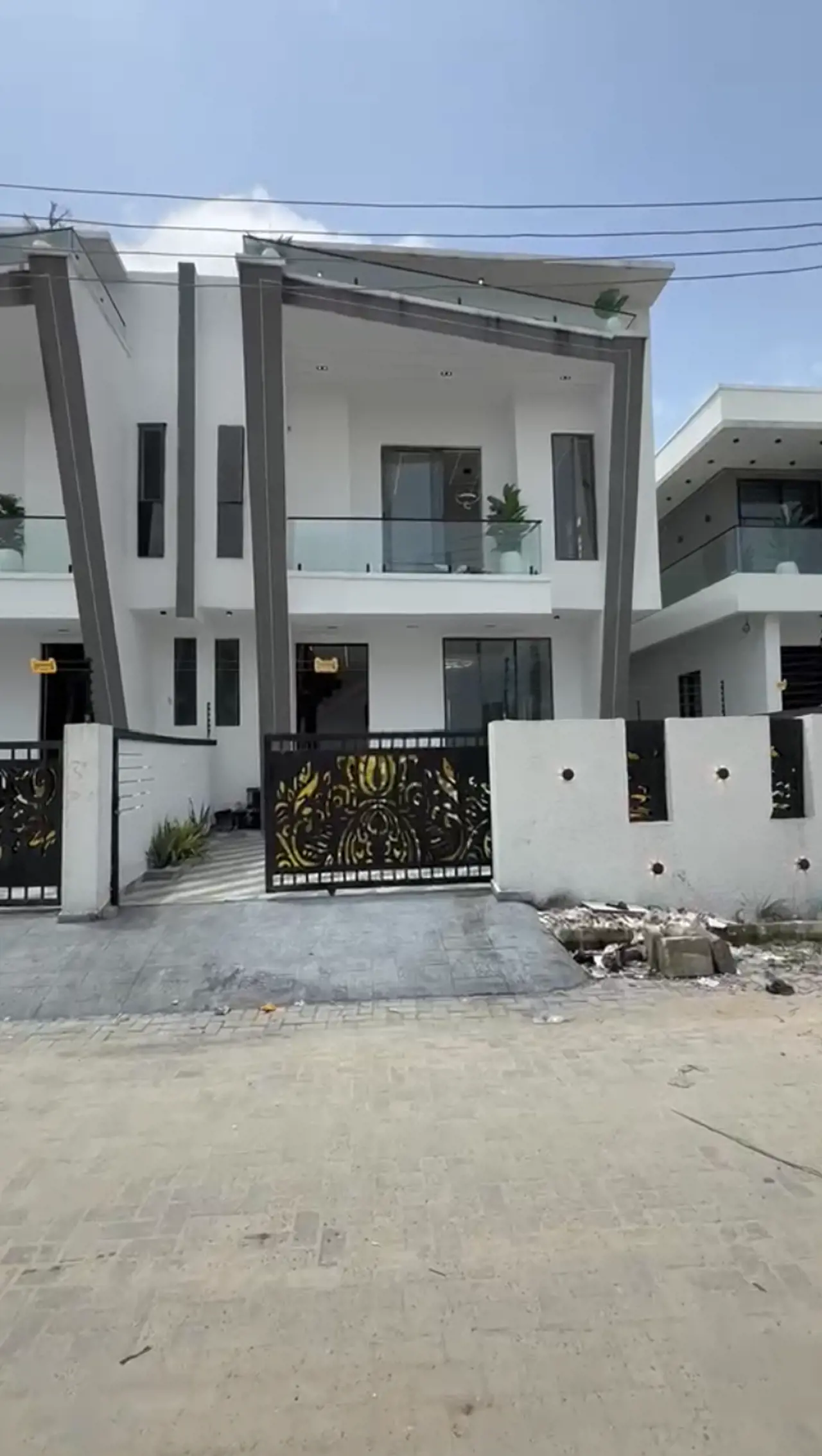 CLEAN 4 BEDROOM SEMI-DETACHED DUPLEX WITH BQ