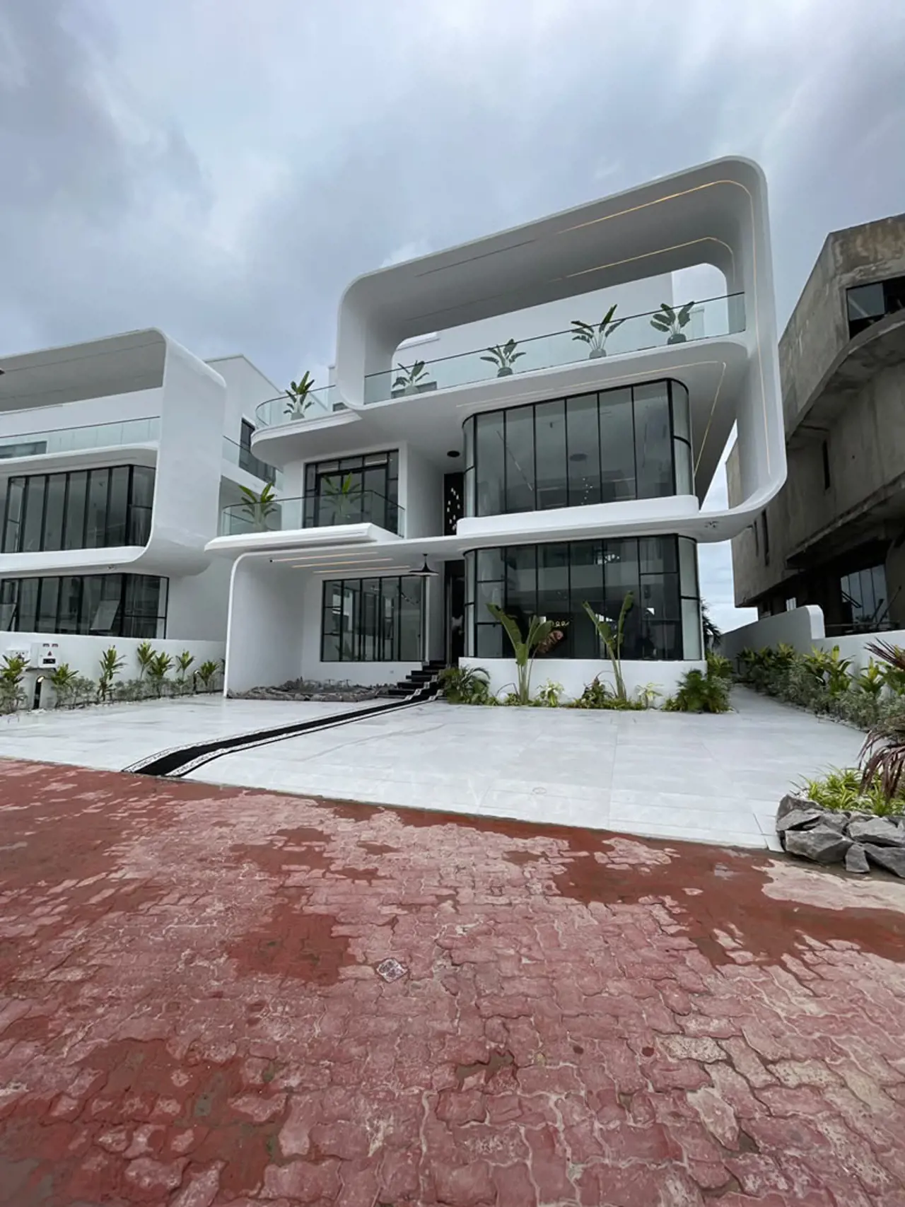 5 Bedroom fully Detached Duplex with Cinema, Swimming Pool, Rooftop Bar and BQ