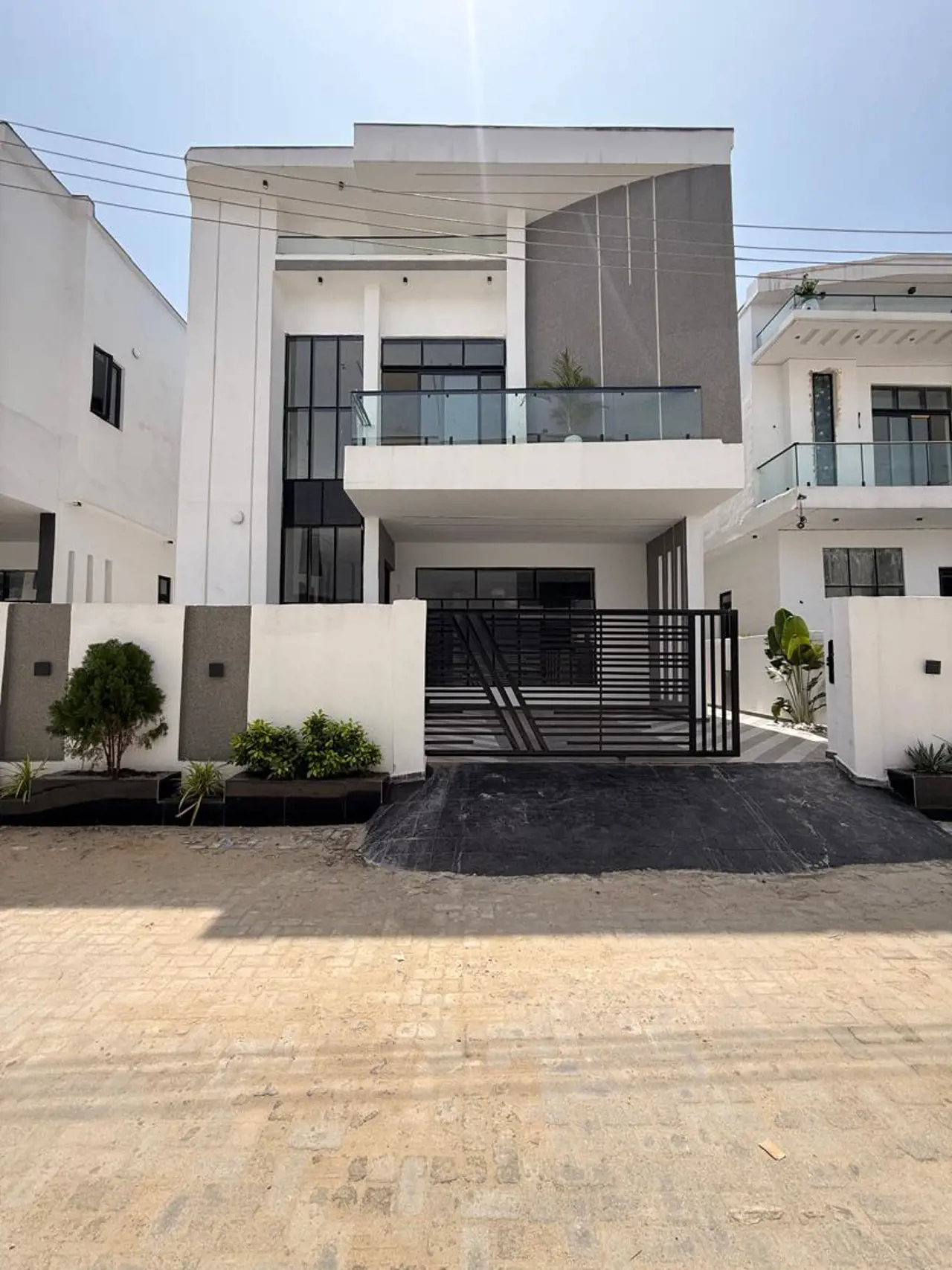4 BEDROOM DETACHED DUPLEX WITH BQ