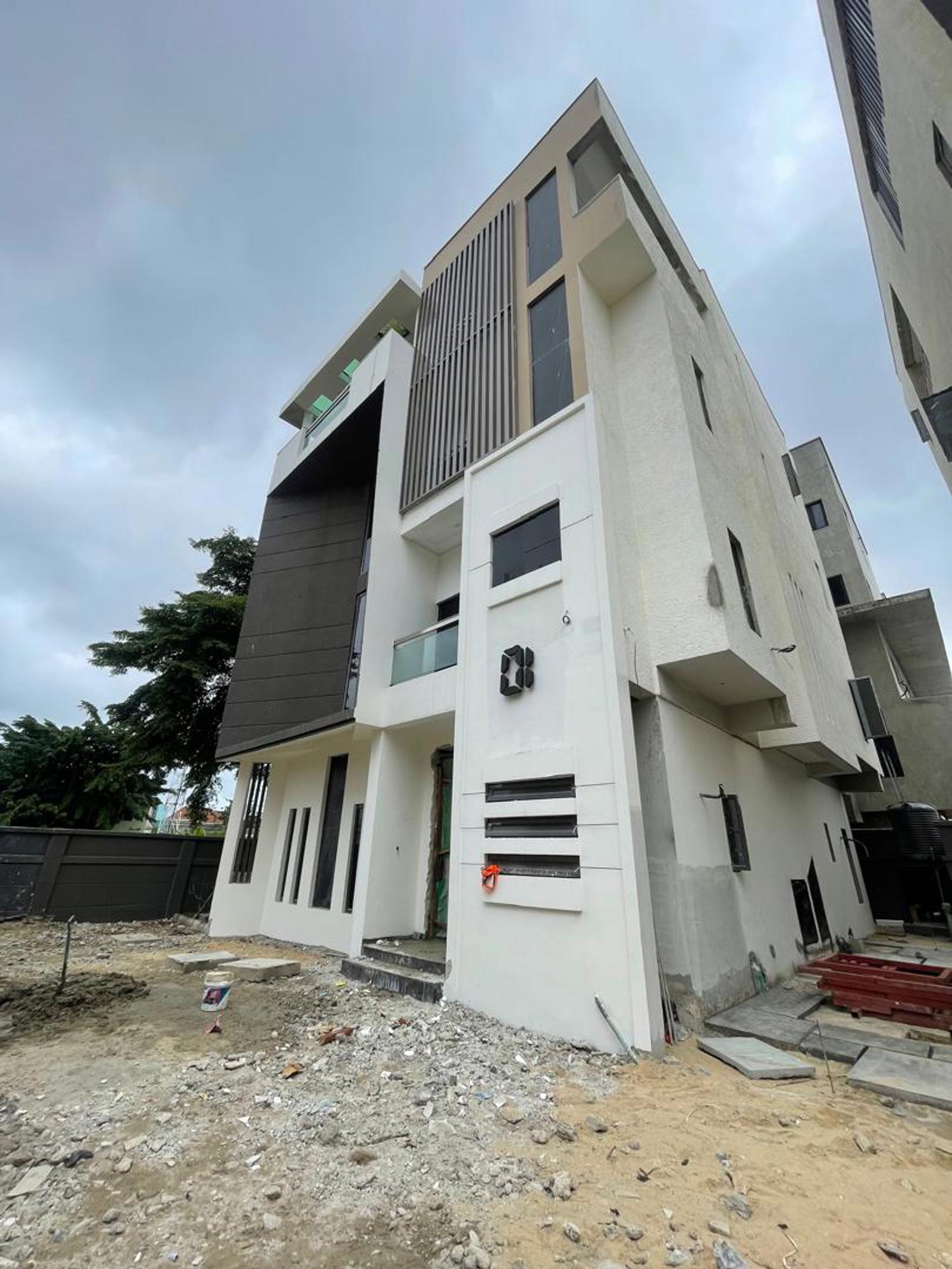 FULLY AUTOMATED 5 BEDROOM DETACHED DUPLEX WITH POOL & ROOFTOP