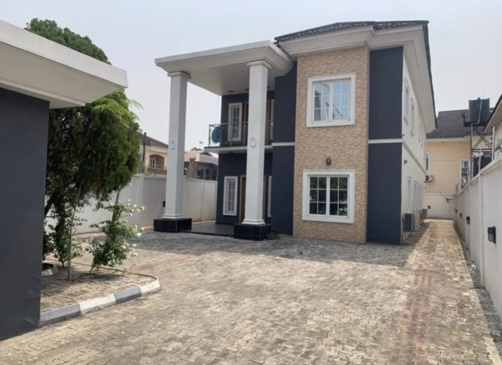 Fully detached 4 bedroom duplex