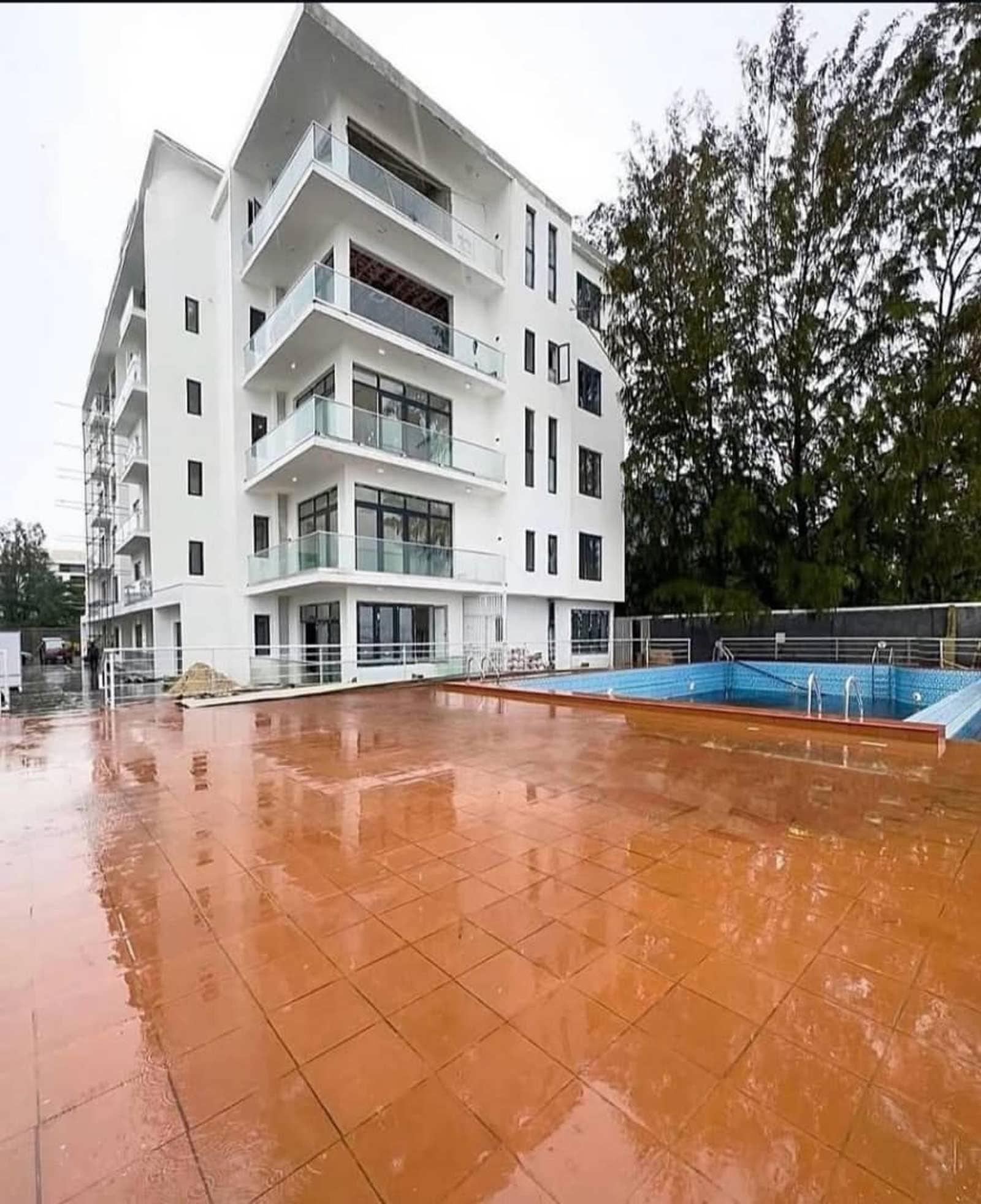 Waterfront Apartments 3 Bedroom and 4 Bedroom maisonette with Gym