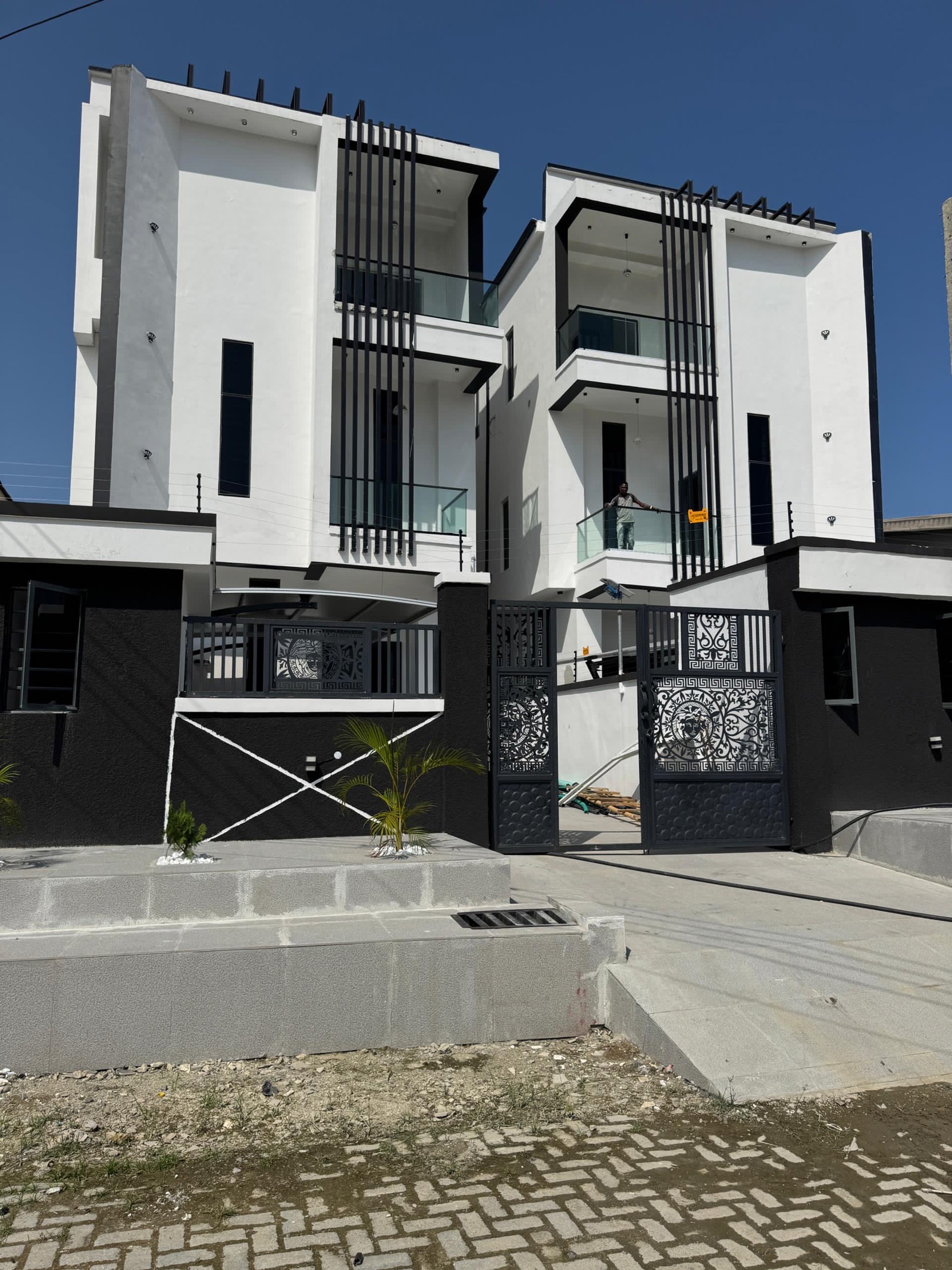 5 BEDROOM DETACHED DUPLEX WITH BQ , GYM, CINEMA & POOL & ELEVATOR FOR SALE