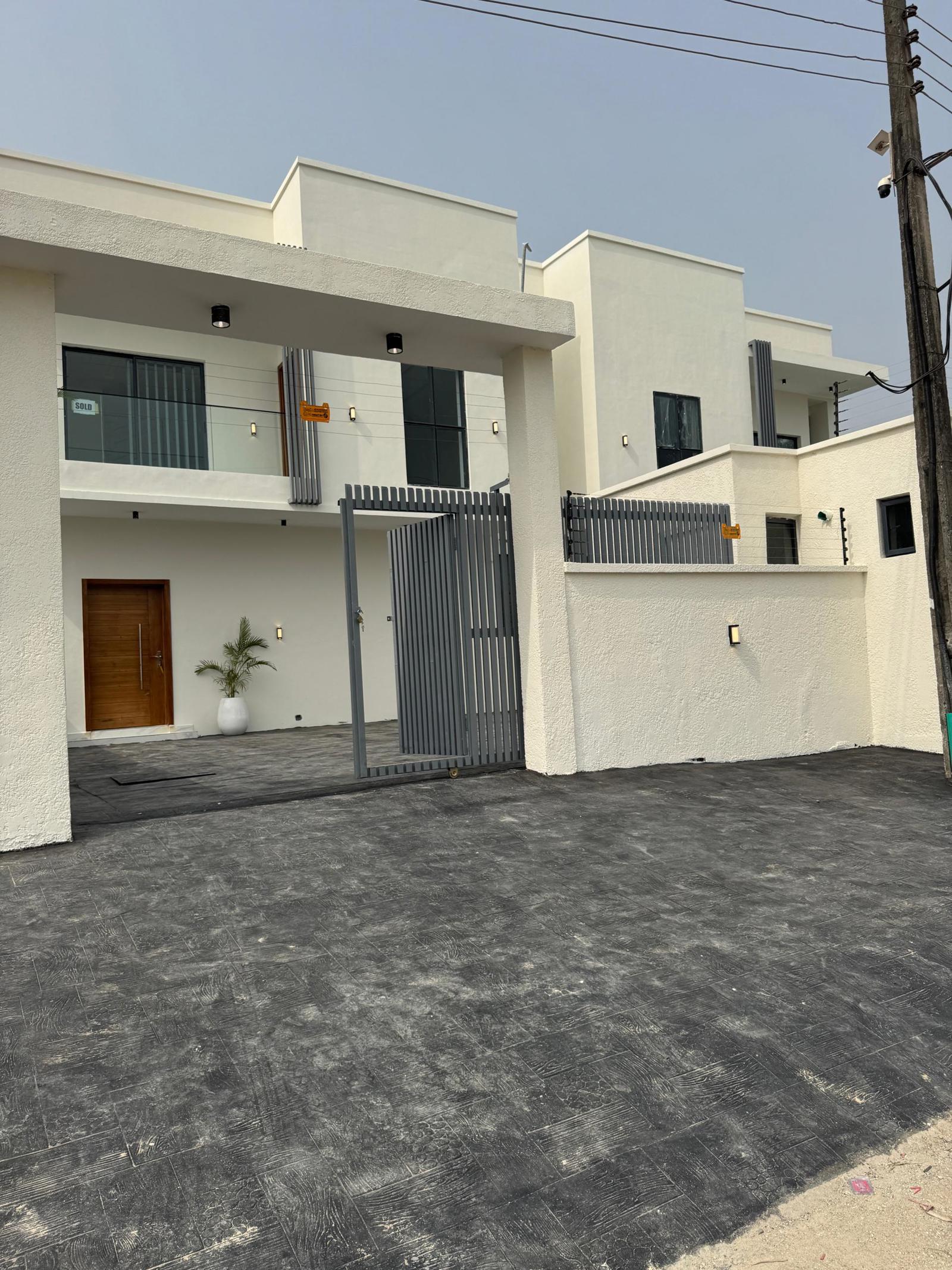 4 BEDROOM SEMI-DETACHED DUPLEX FOR SALE