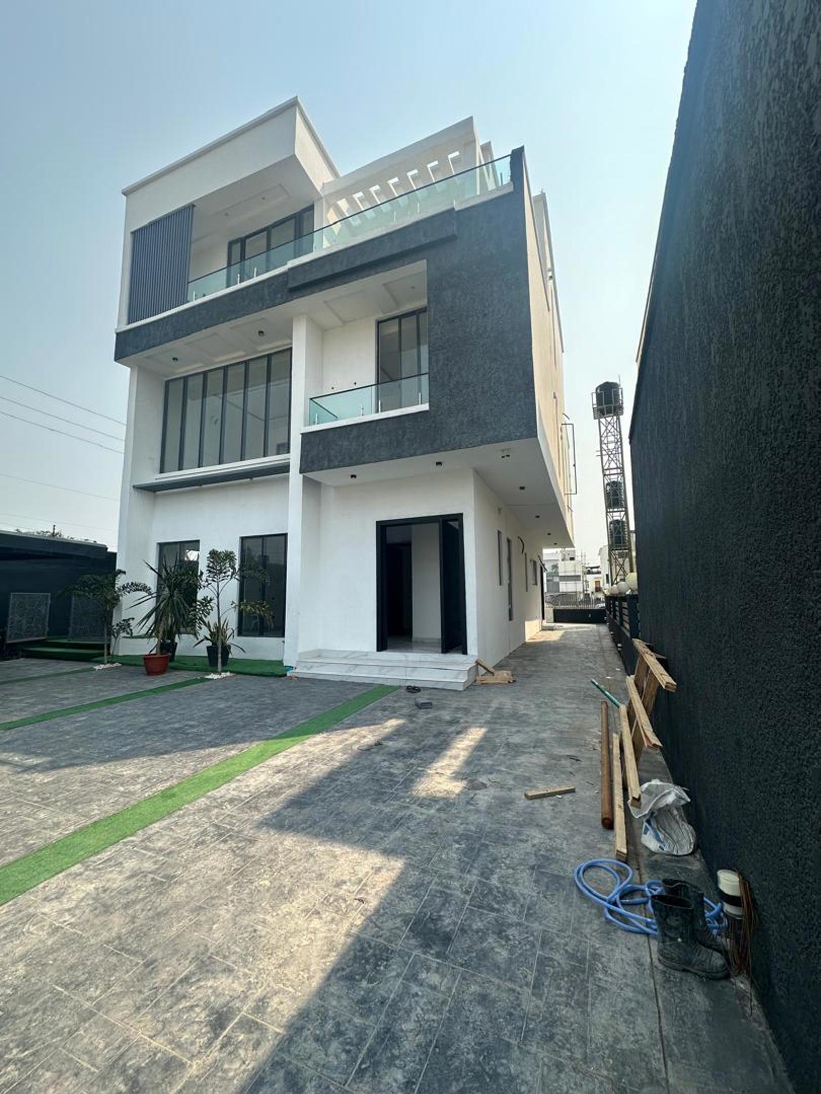 Luxury 5 BEDROOM DETACHED DUPLEX PLUS SWIMMING POOL.