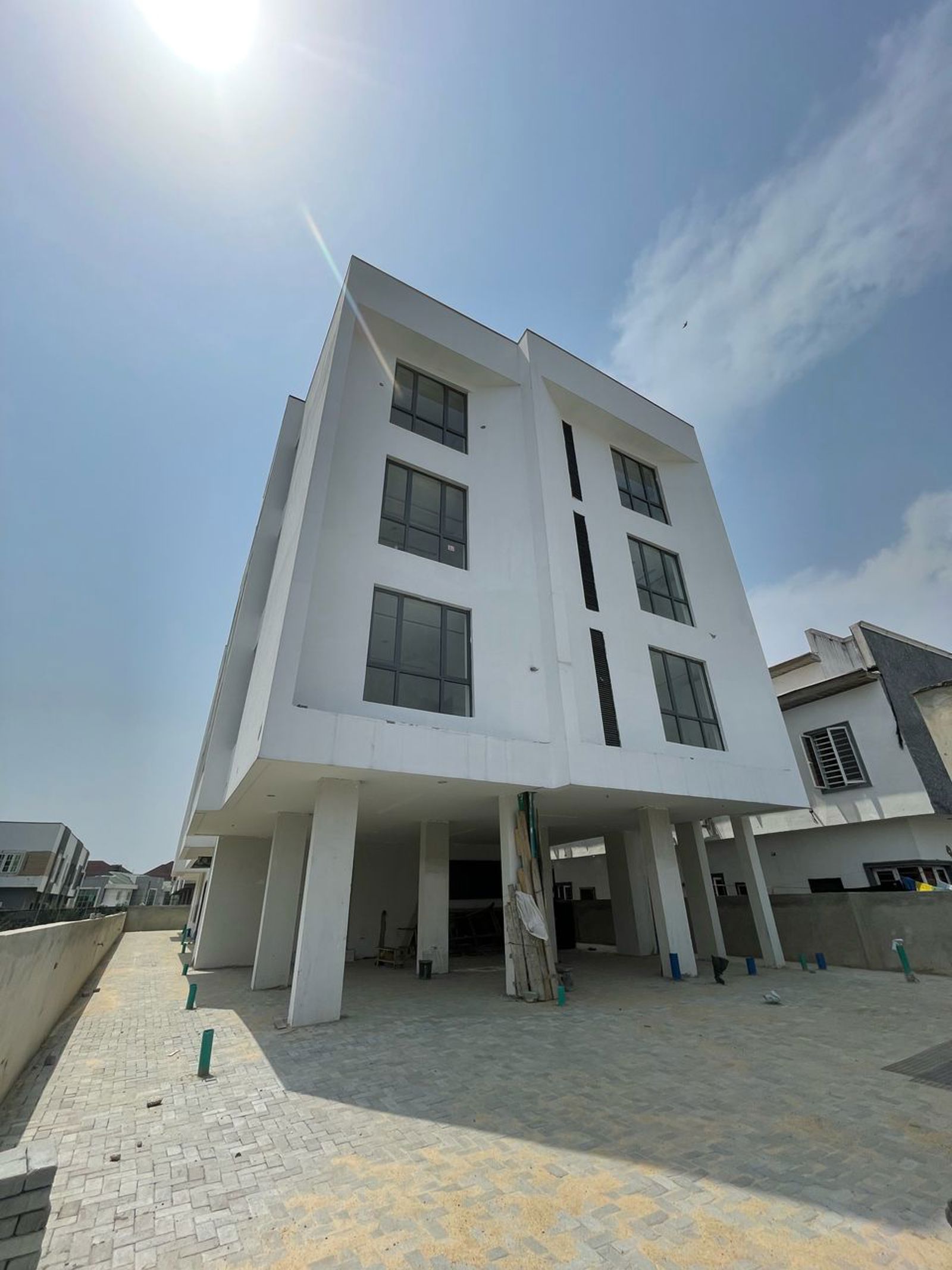 Invest Smart – Tastefully Finished 2-Bedroom Apartment in Prime Location with High Rental Yield"