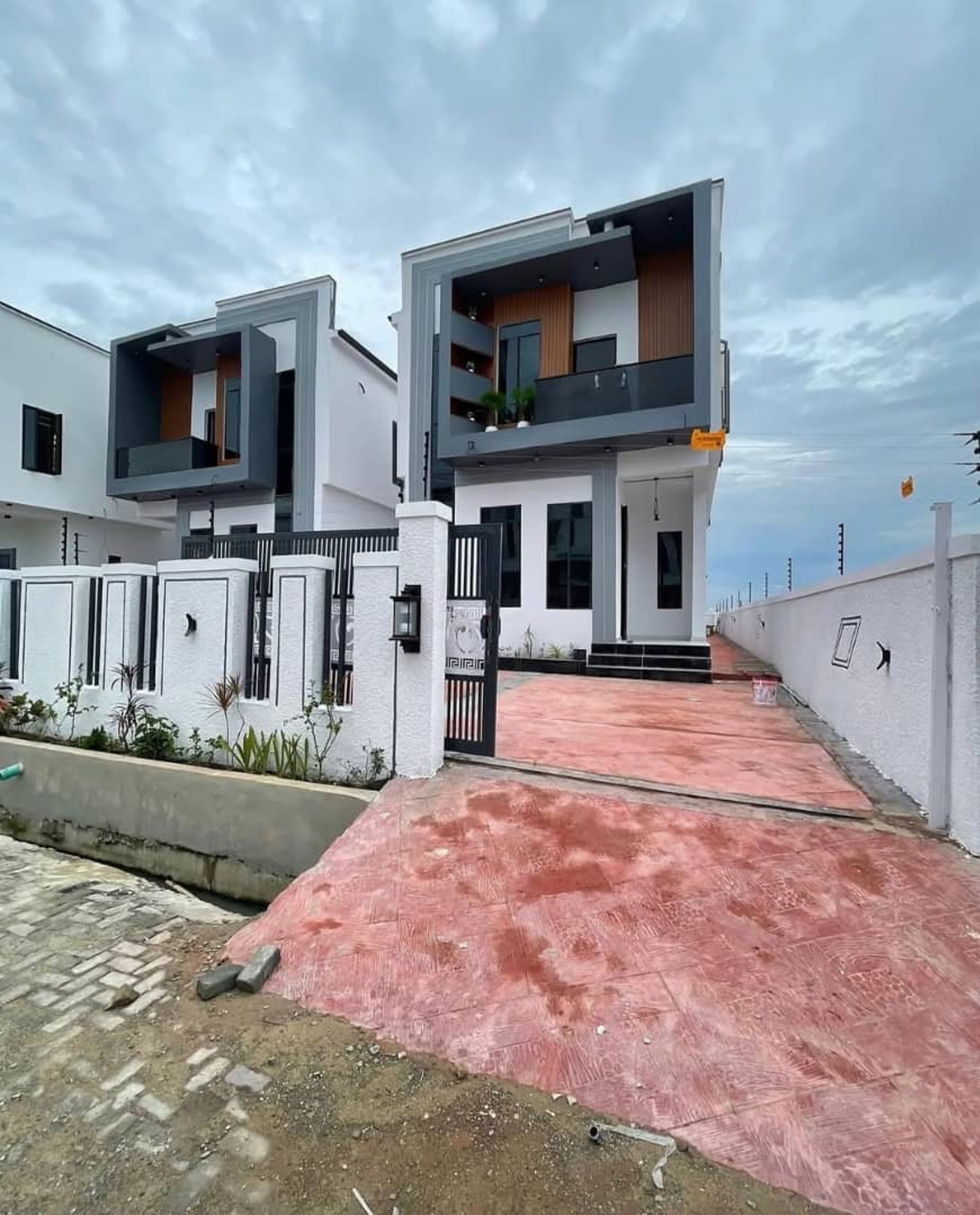 5 Bedroom Fully Detached Duplex