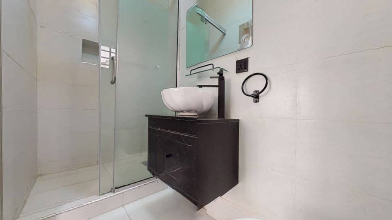 5BEDROOM FULLY DETACHED DUPLEX WITH A STUDY AND SWIMMING POOL