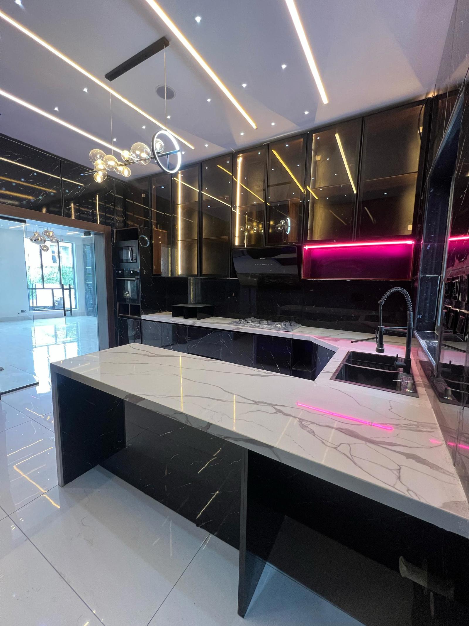 TASTEFULLY FINISHED 4-BEDROOM FULLY DETACHED DUPLEX