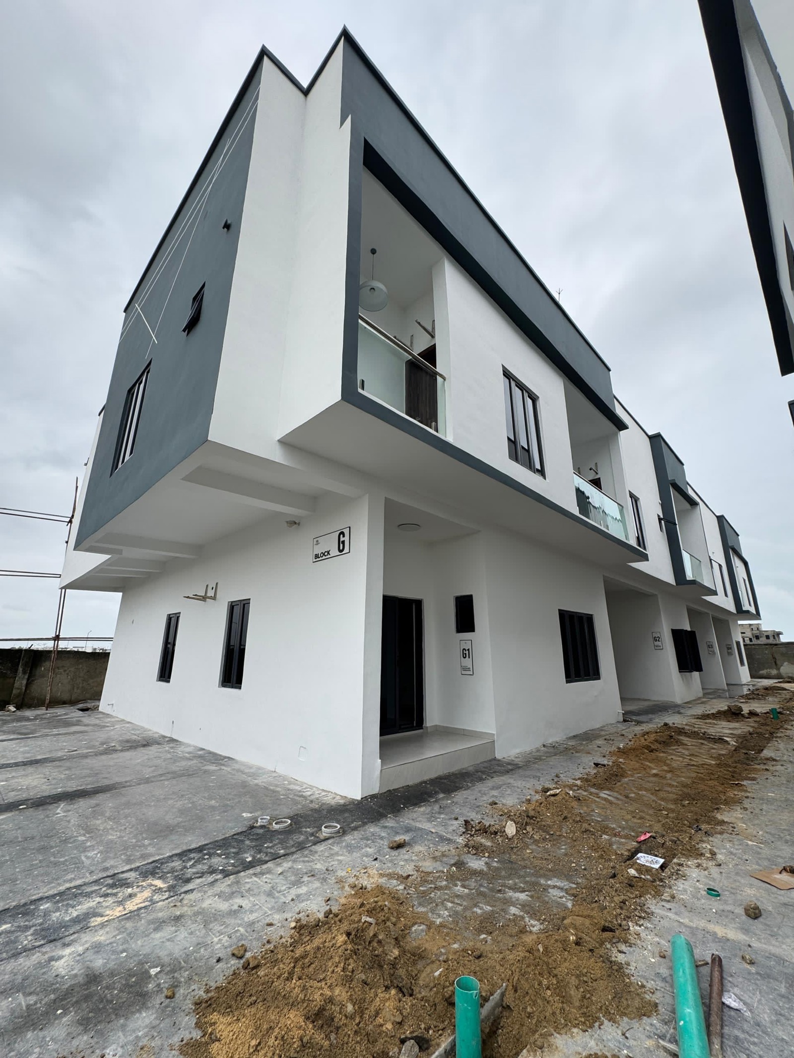 FULLY SERVICED 3 & 4  BEDROOM TERRACE  DUPLEX  FOR SALE