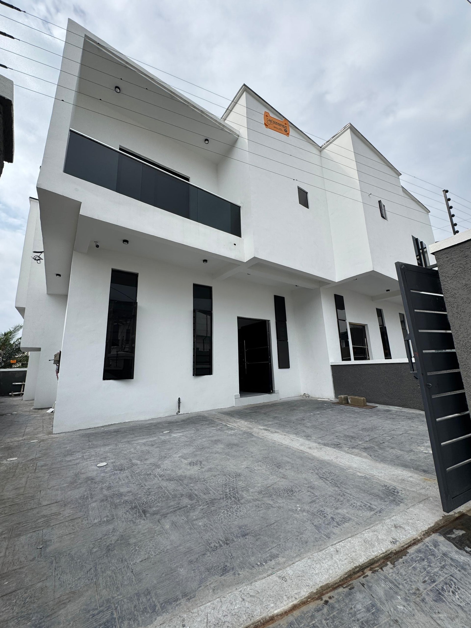 STUNNING 4  BEDROOM SEMI- DETACHED DUPLEX  FOR SALE