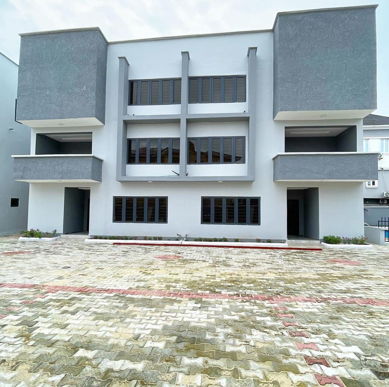 4 bedrooms terraces with pool and bq OLOGOLO LEKKI Lagos