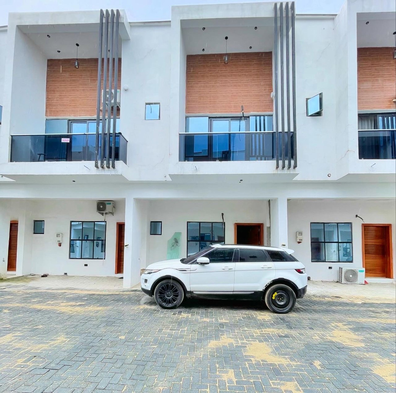 4BEDROOMS TERRACE DUPLEX /Ikota, Lekki Lagos