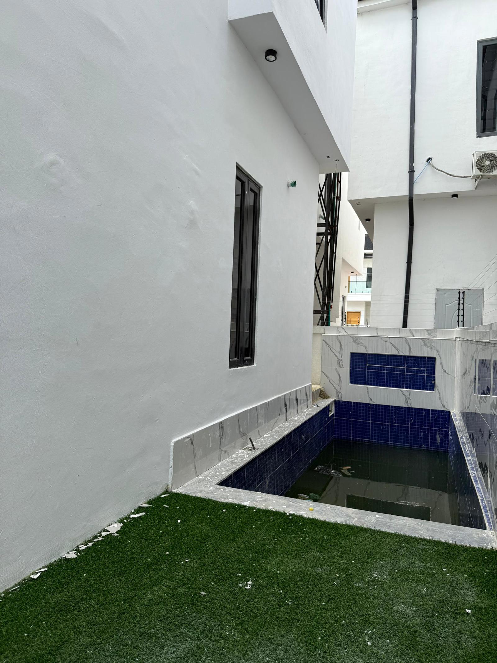 5 BEDROOM SEMI DETACHED DUPLEX WITH POOL