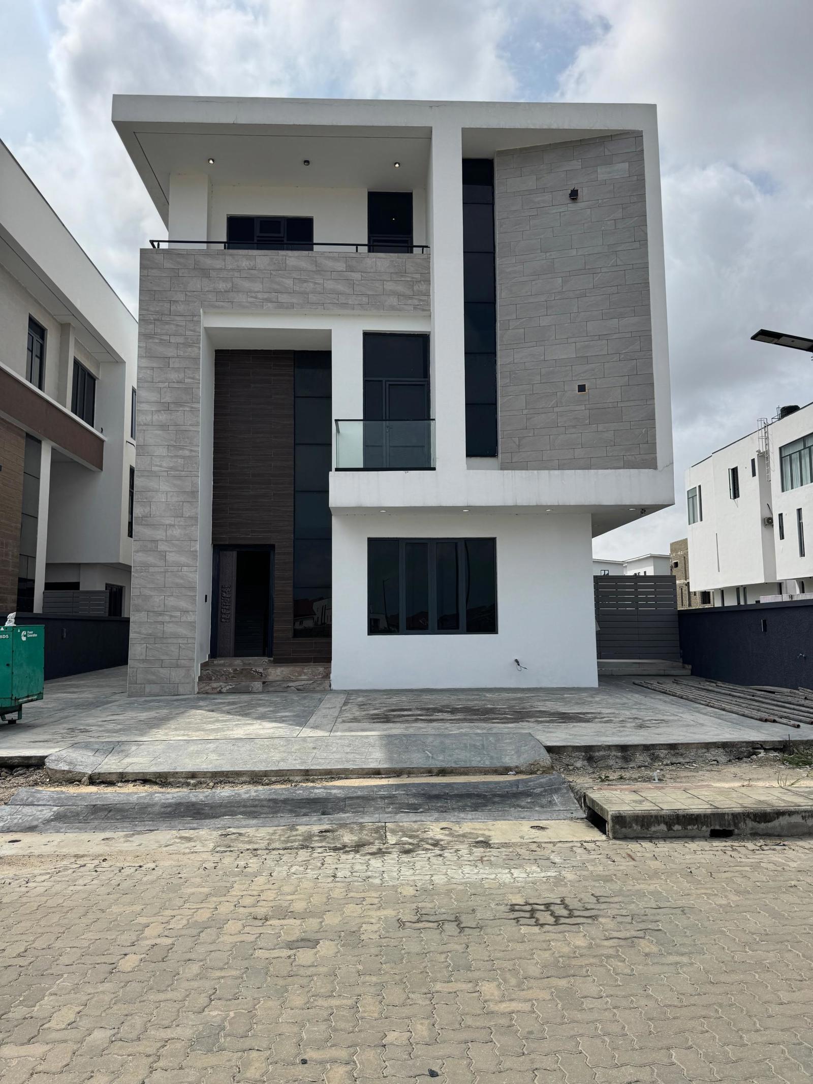 3 UNITS OF 5 BEDROOM DETACHED DUPLEX AVAILABLE IKATE LEKKI