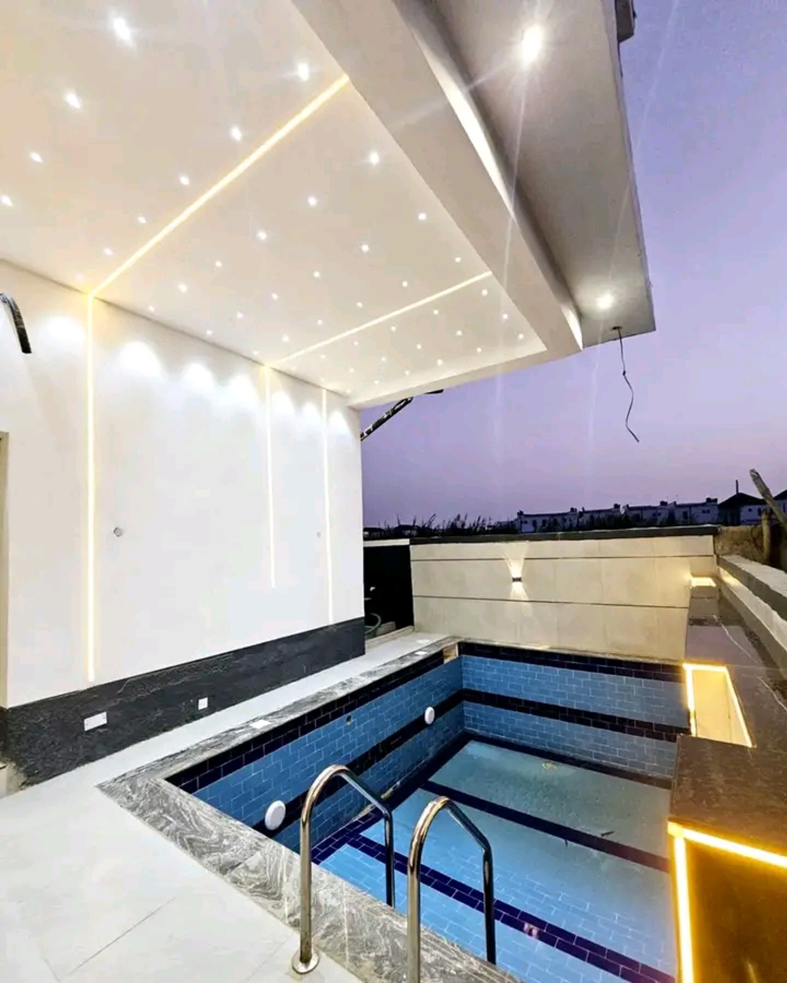 PREMIUM 5 BEDROOM FULLY DETACHED DUPLEX WITH POOL