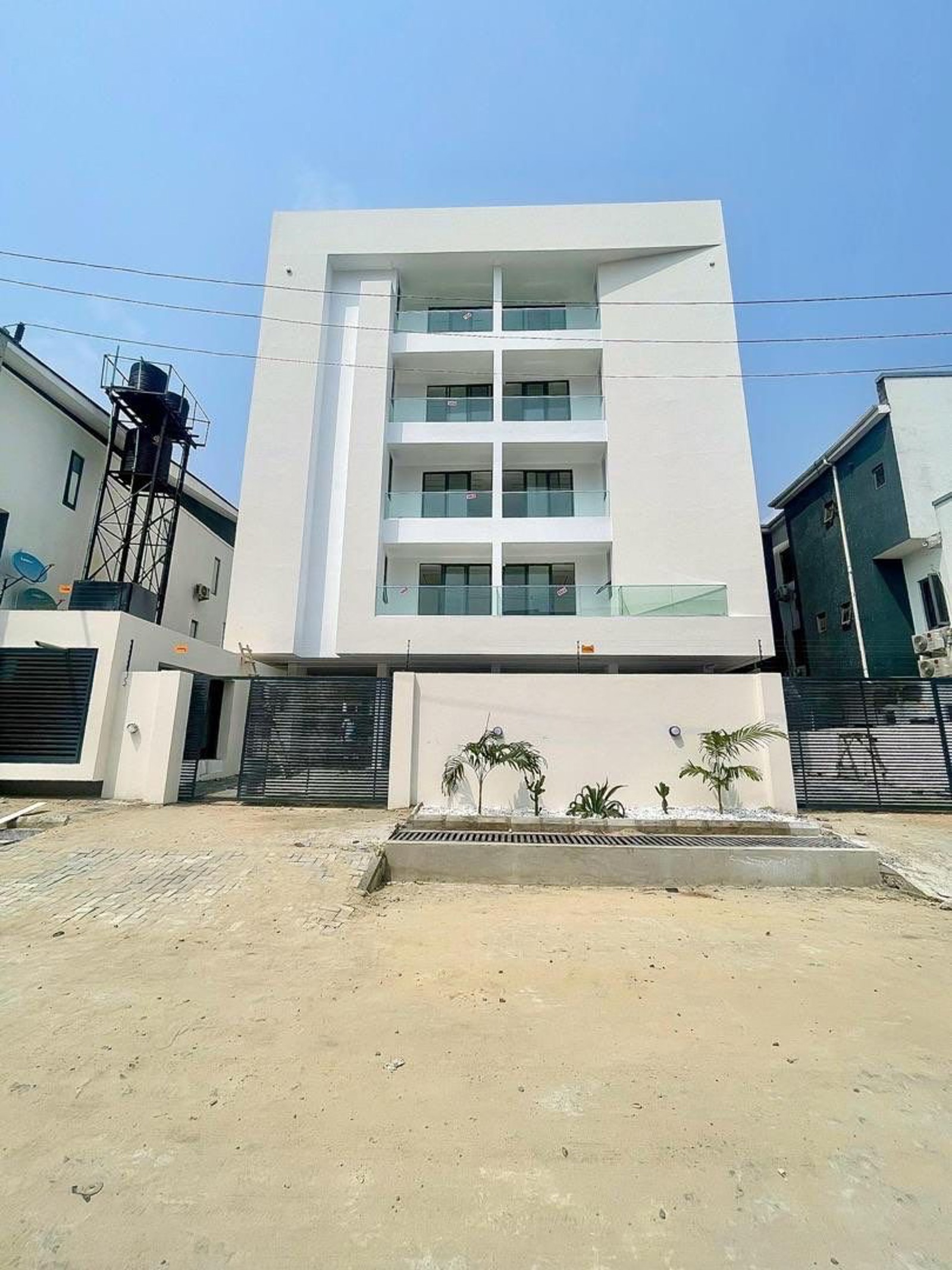 2 BEDROOM APARTMENT WITH ELEVATOR, SWIMMING POOL AND GYM