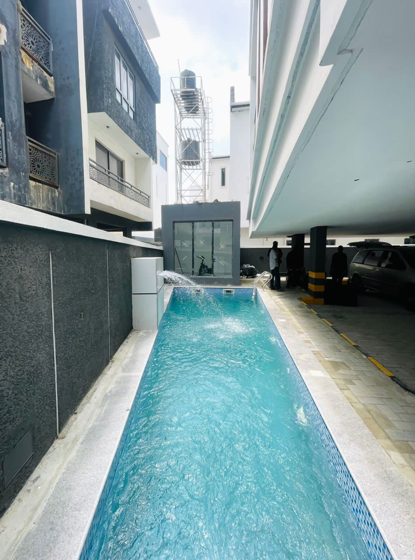 Quality Luxury Spacious 2 Bedroom Apartment with Swimming pool and Gym