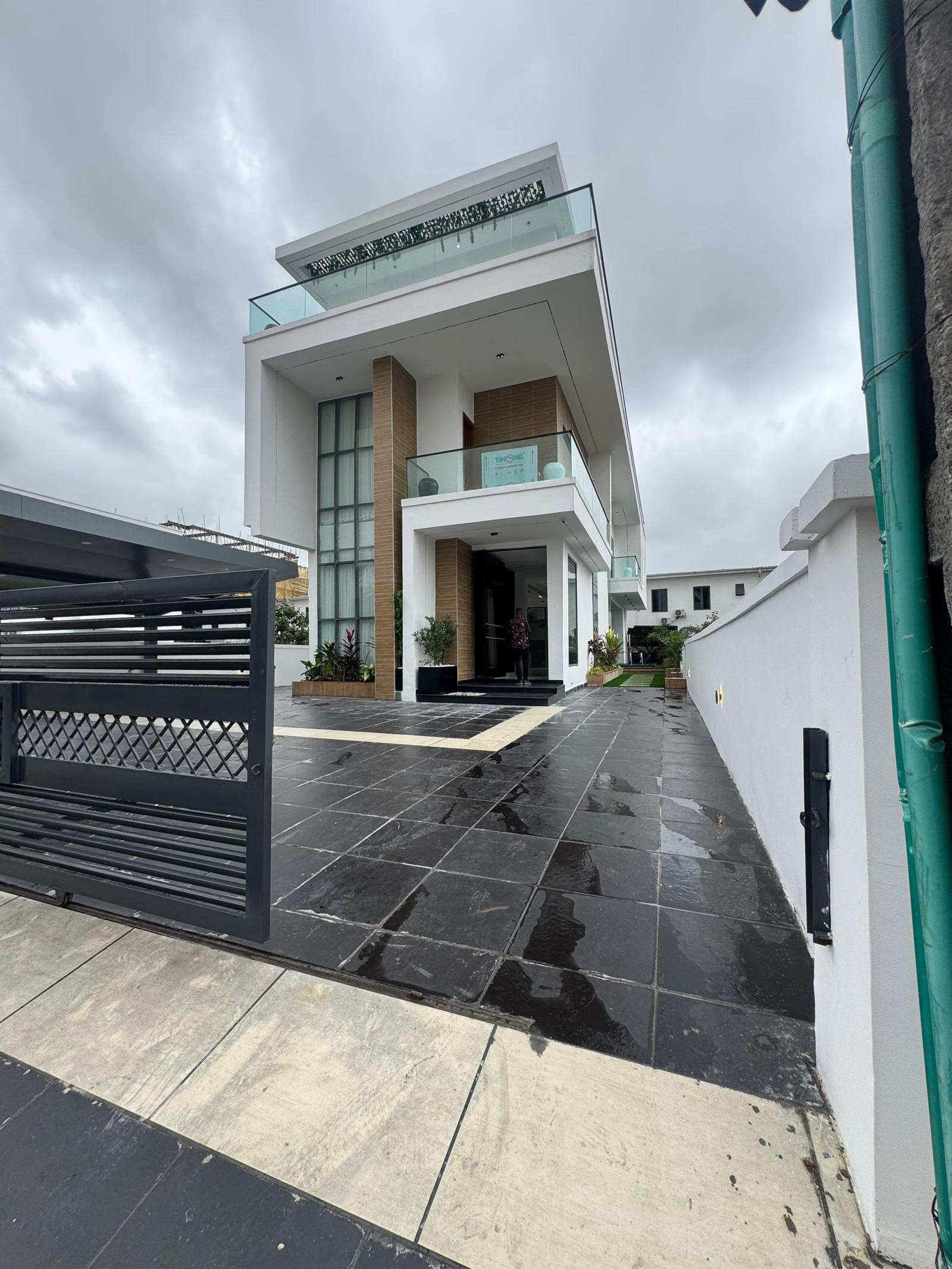 Luxury 5-bedroom detached duplex in osapa, lekki