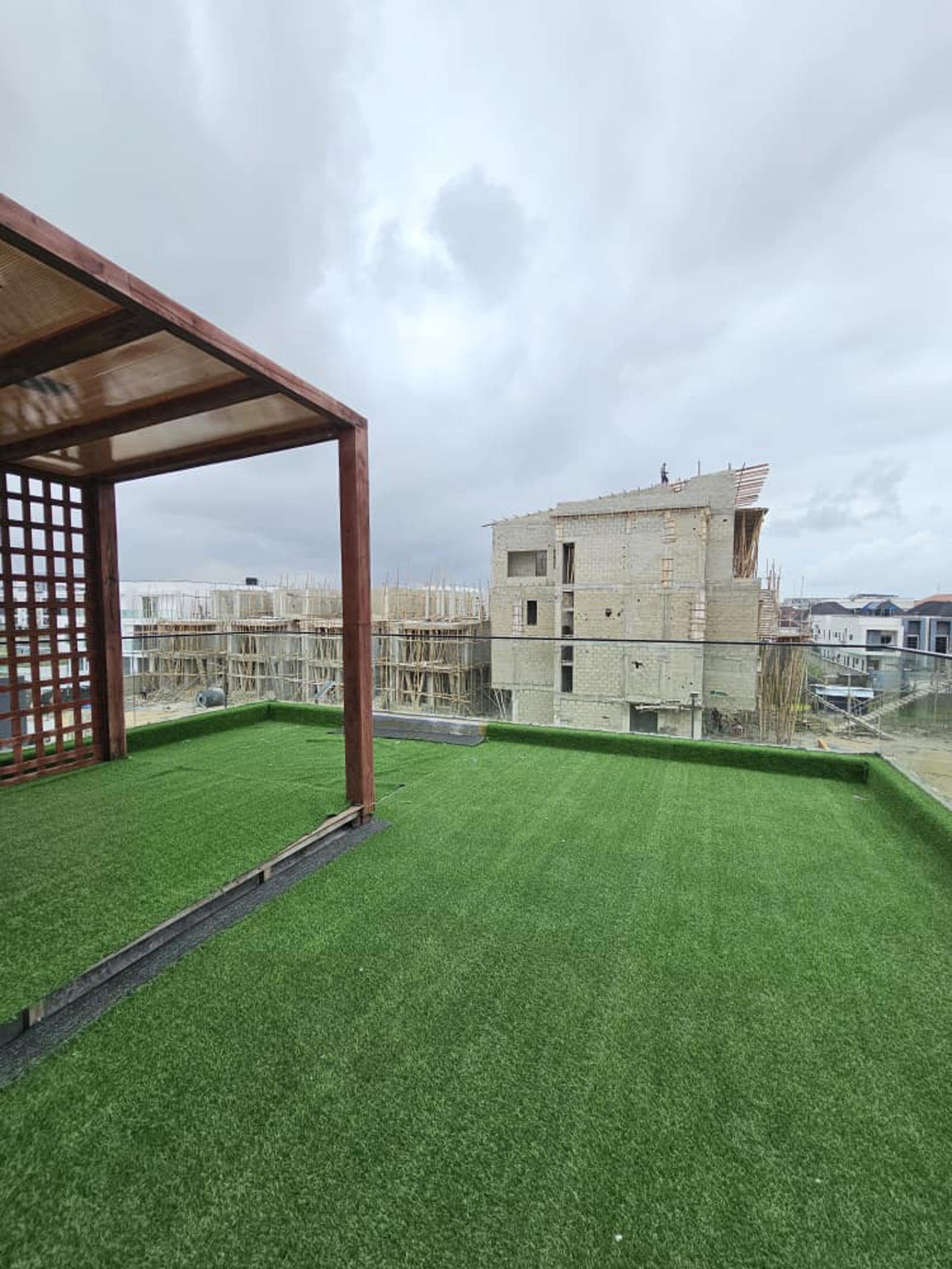 CONTEMPORARY 5 BEDROOM DUPLEX