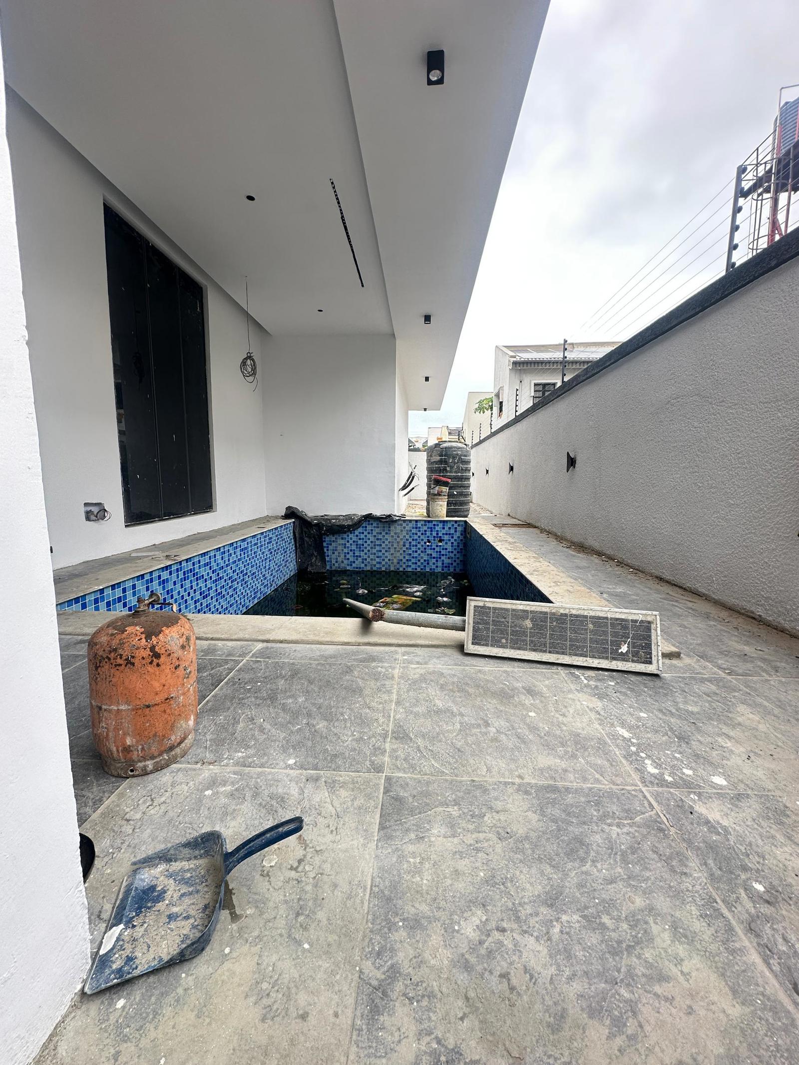 5 BEDROOM FULLY DETACHED DUPLEX