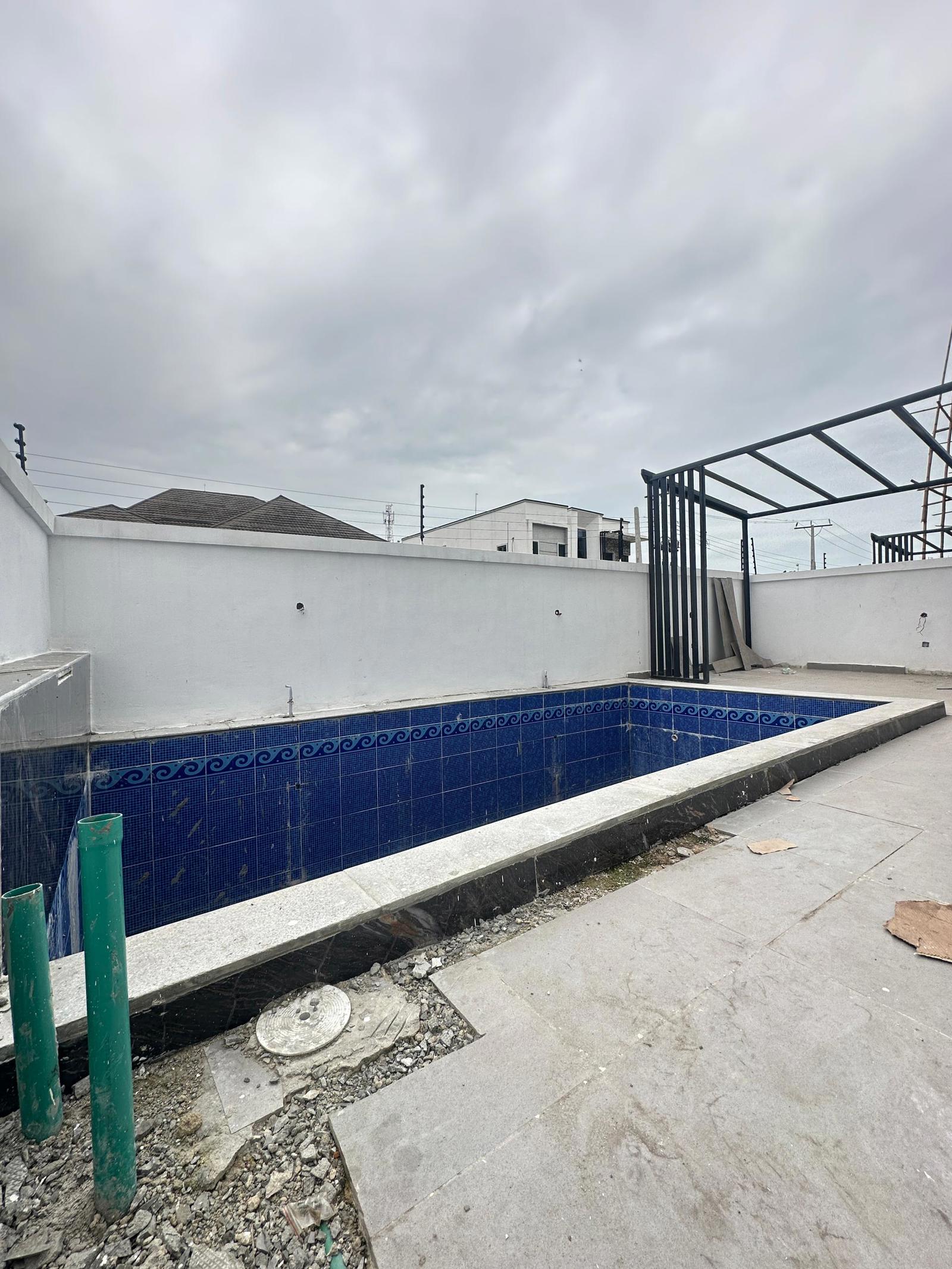 5 BEDROOM FULLY DETACHED DUPLEX