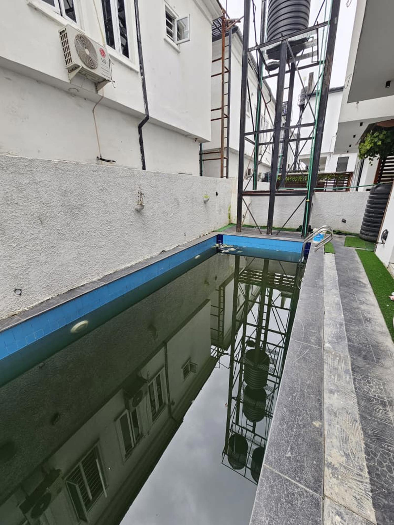 5 BEDROOM FULLY DETACHED DUPLEX