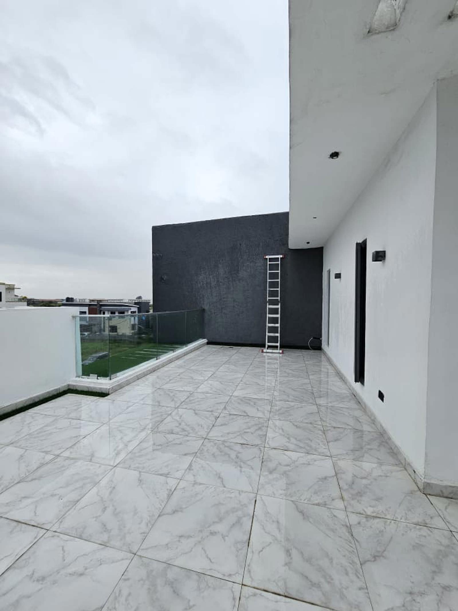 CONTEMPORARY 5BEDROOM DUPLEX ON 2FLOORS