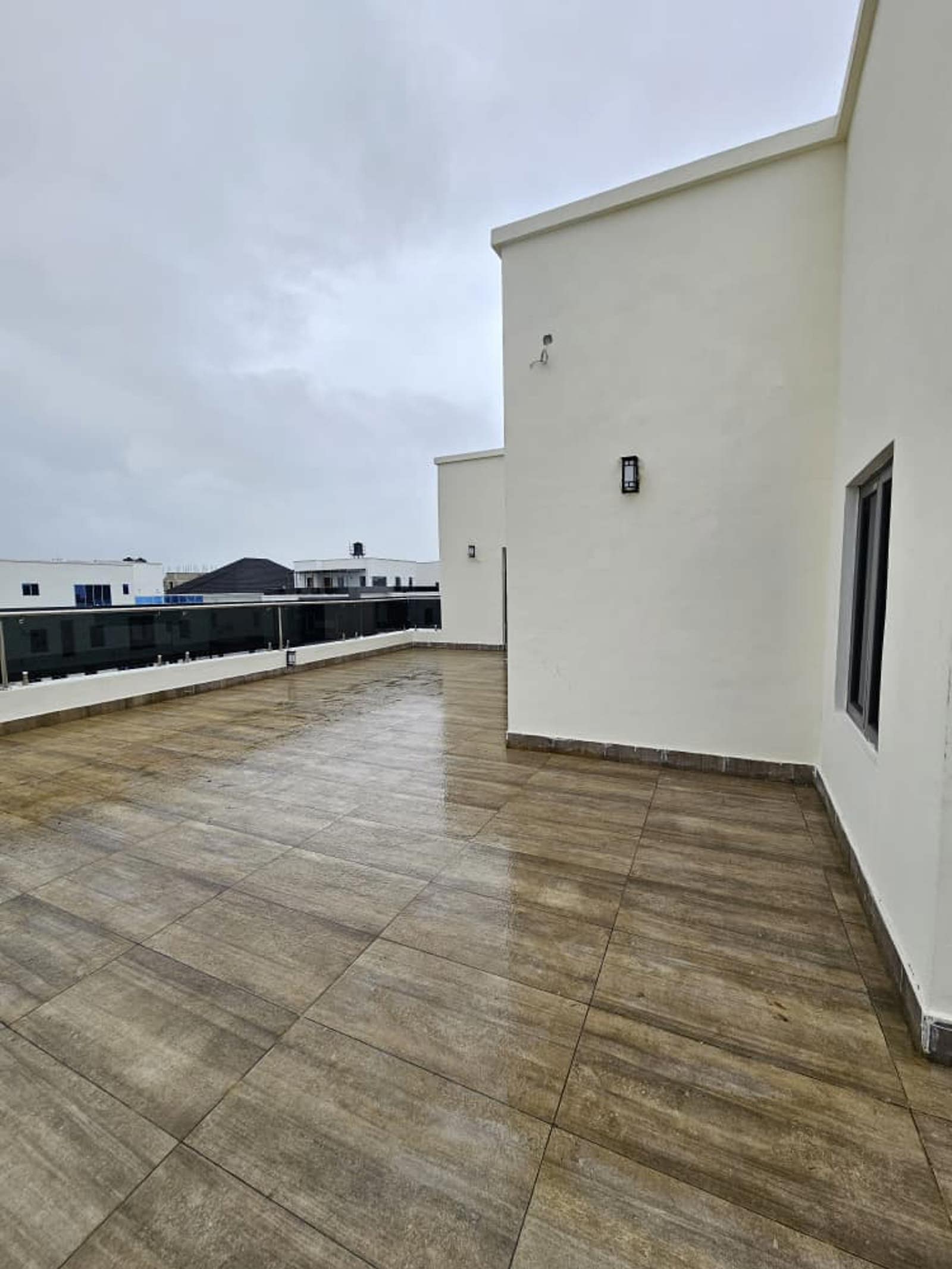 5 BEDROOM DUPLEX ON 2FLOORS
