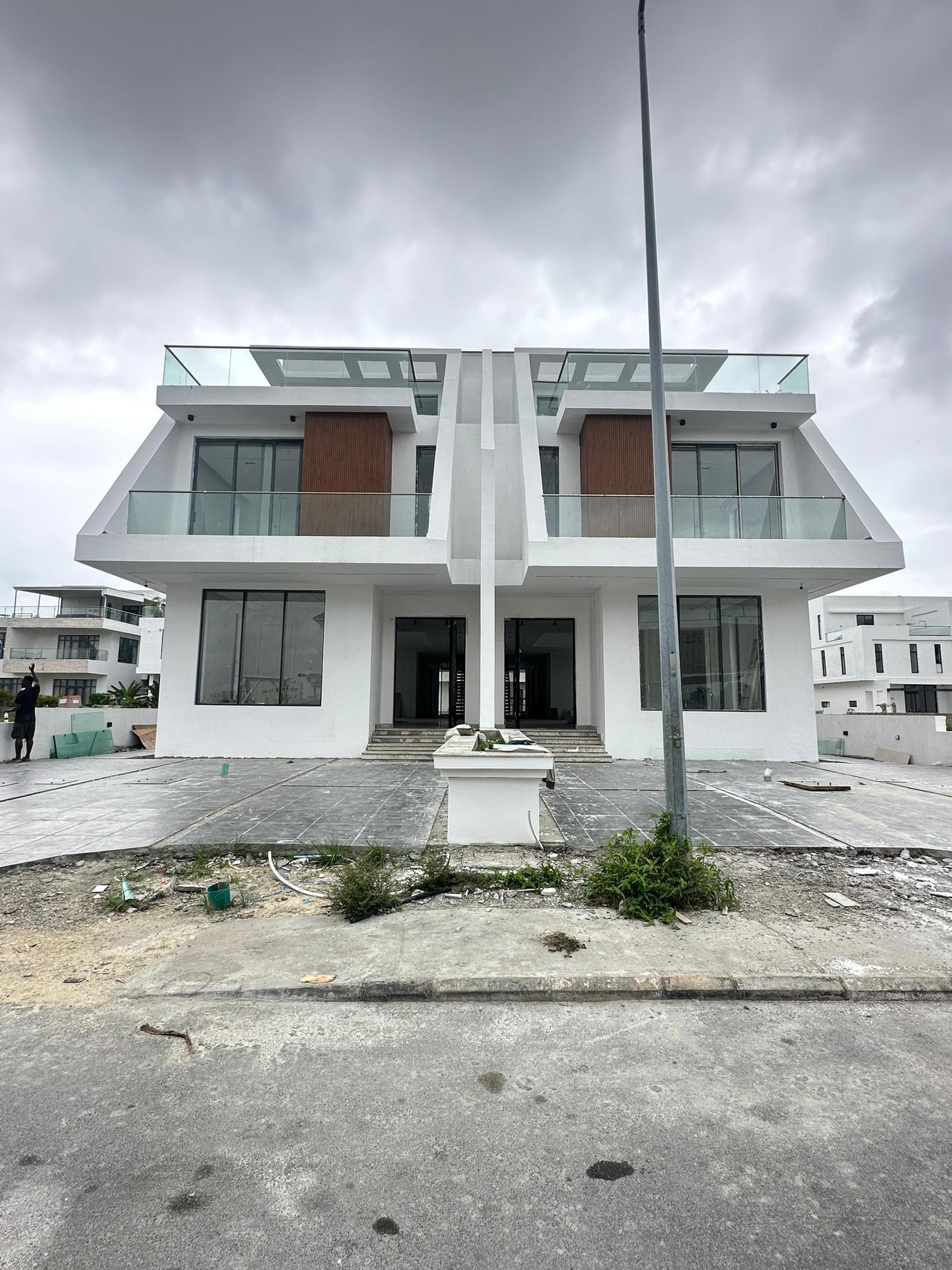 5 BEDROOM SEMI DETACHED DUPLEX