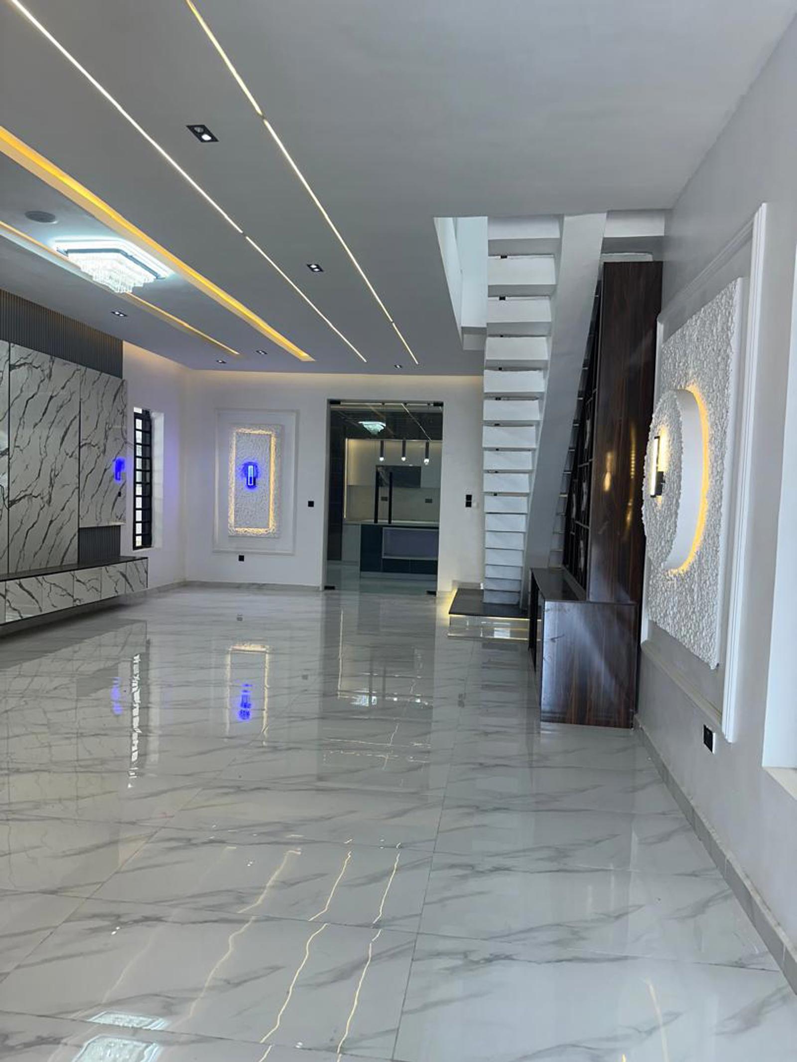 5 BEDROOM FULLY DETACHED DUPLEX