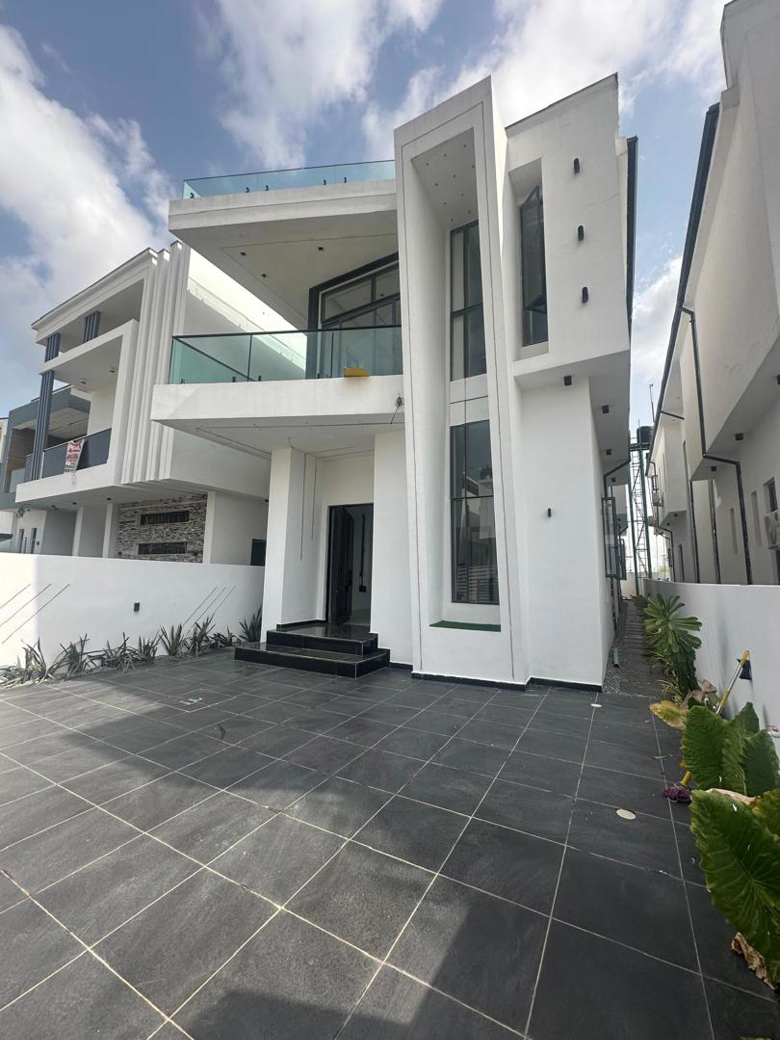 5 BEDROOM FULLY DETACHED DUPLEX