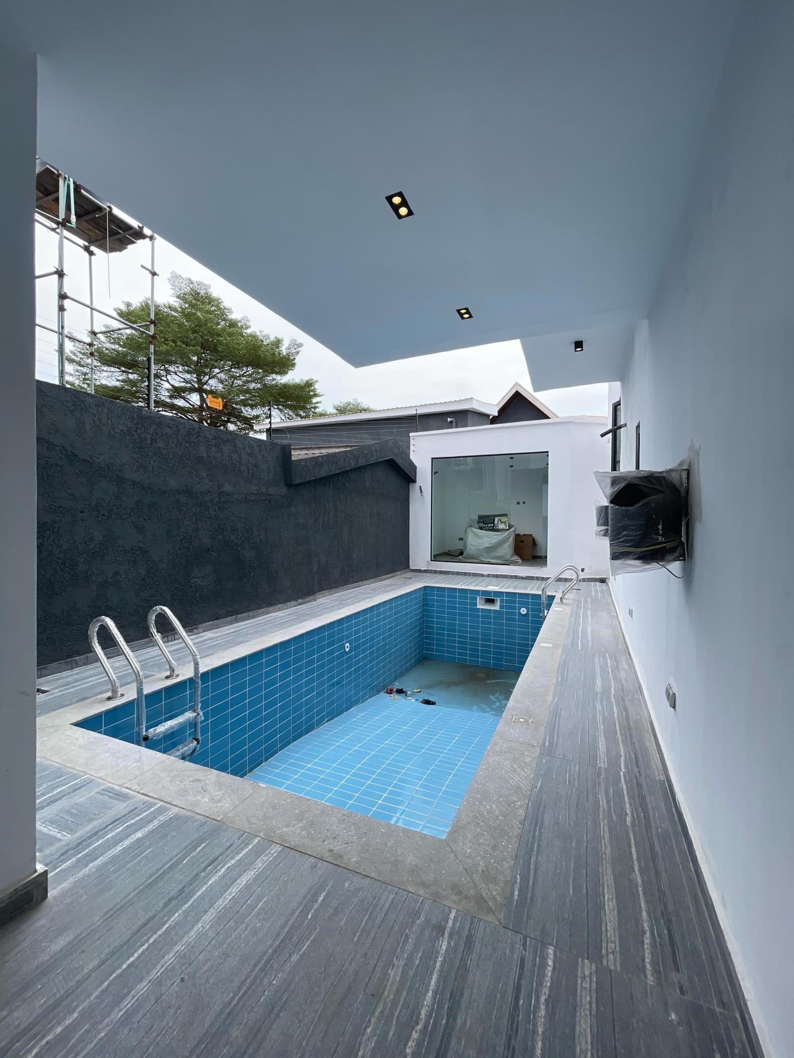 CONTEMPORARY 5BEDROOM DUPLEX