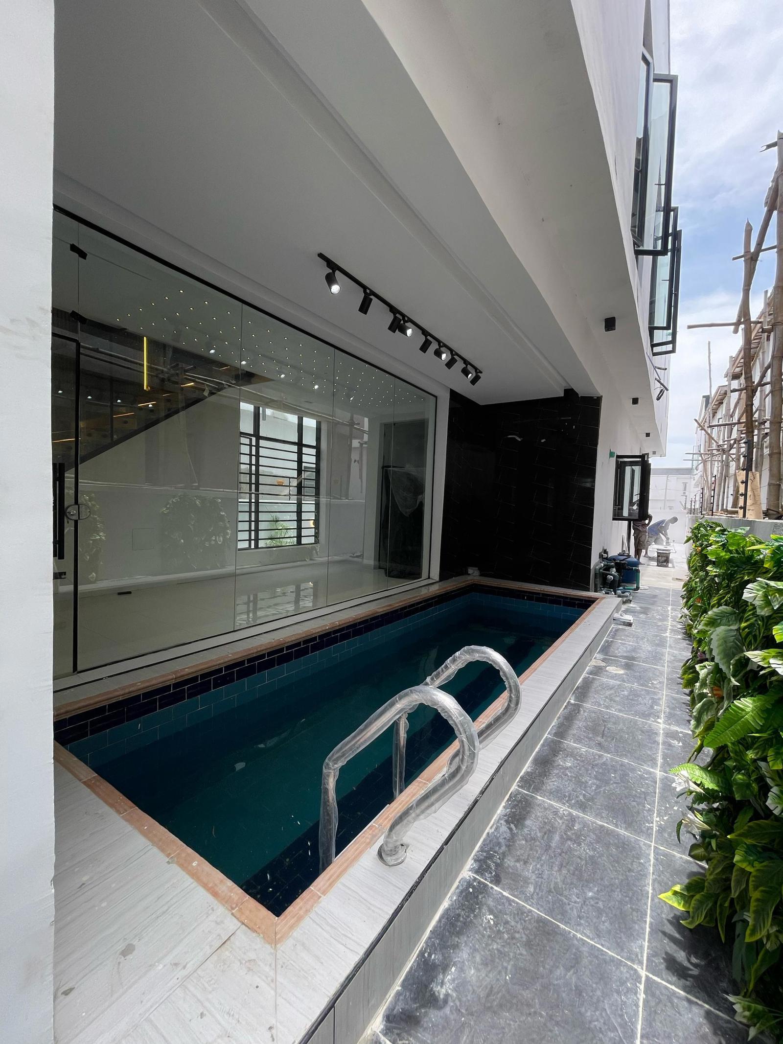 CONTEMPORARY 5BEDROOM DUPLEX