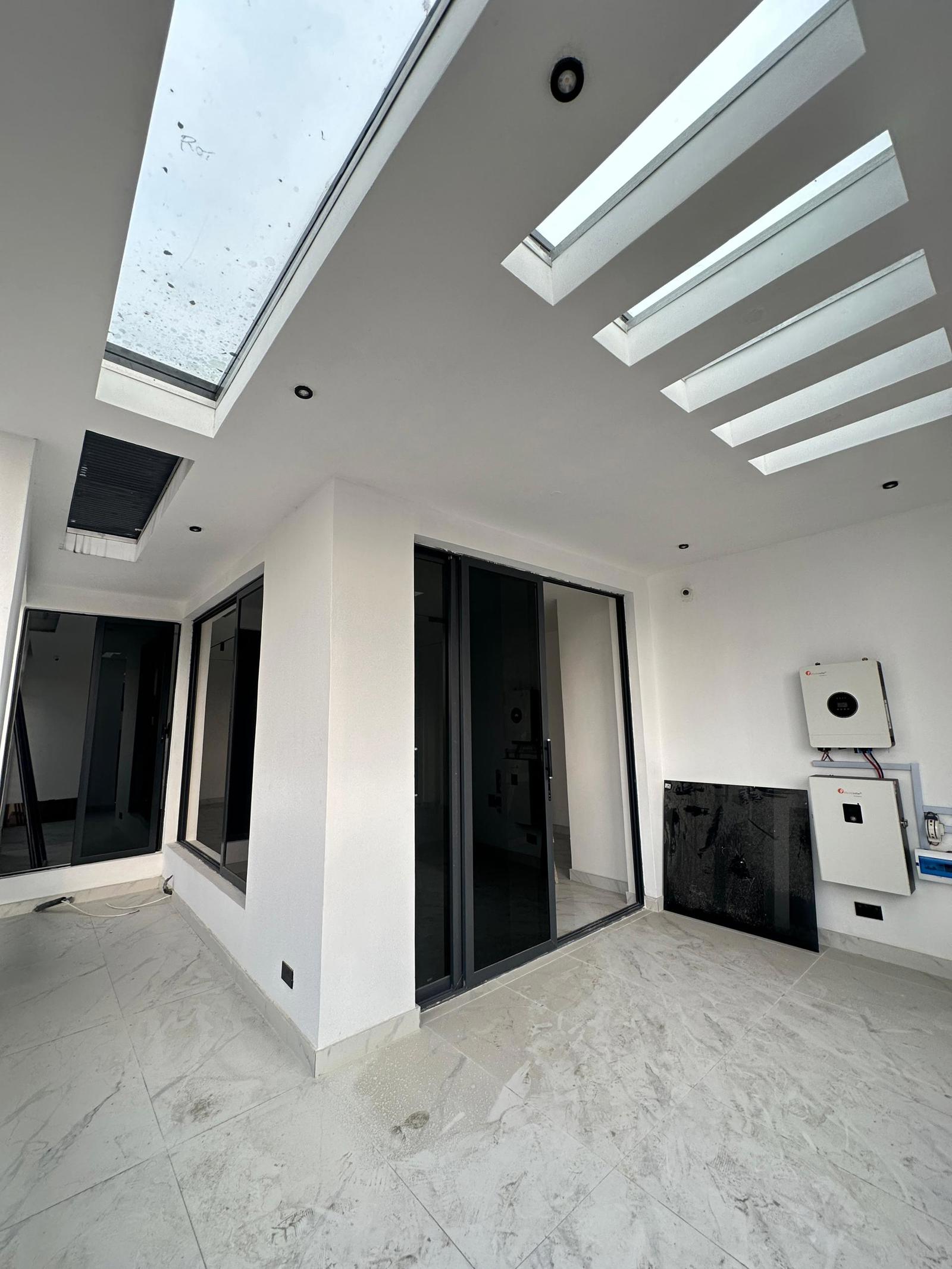 STANDARD LUXURY 4 BEDROOM PENTHOUSE