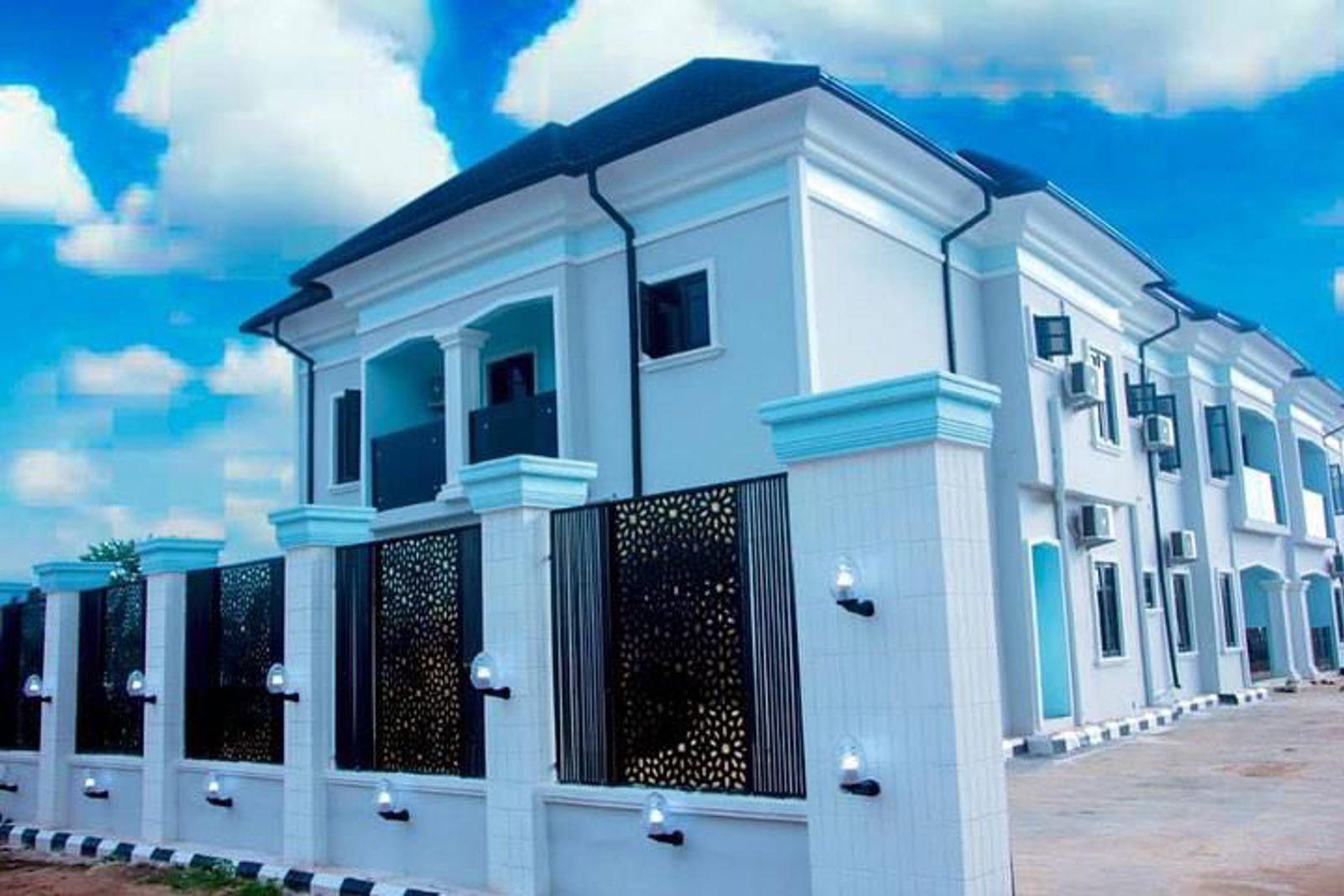 SERVICE APARTMENT