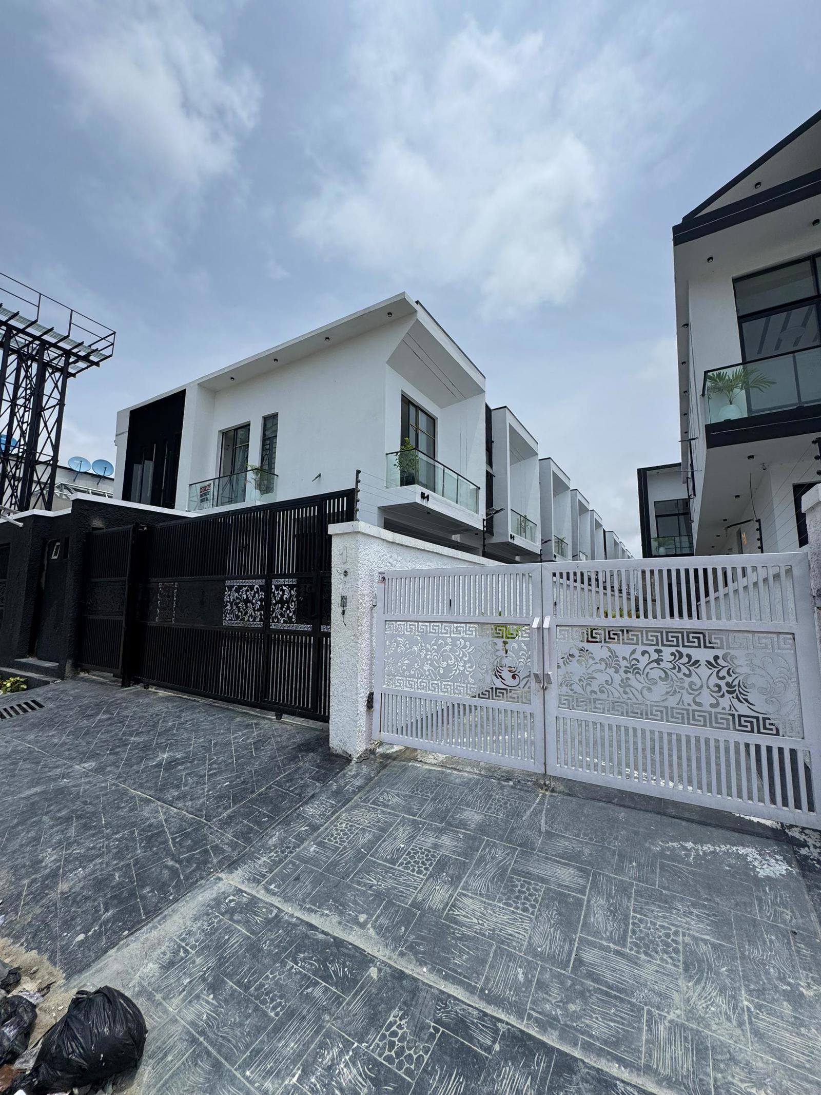Luxury 3 & 4 bedroom terrace duplex with BQ